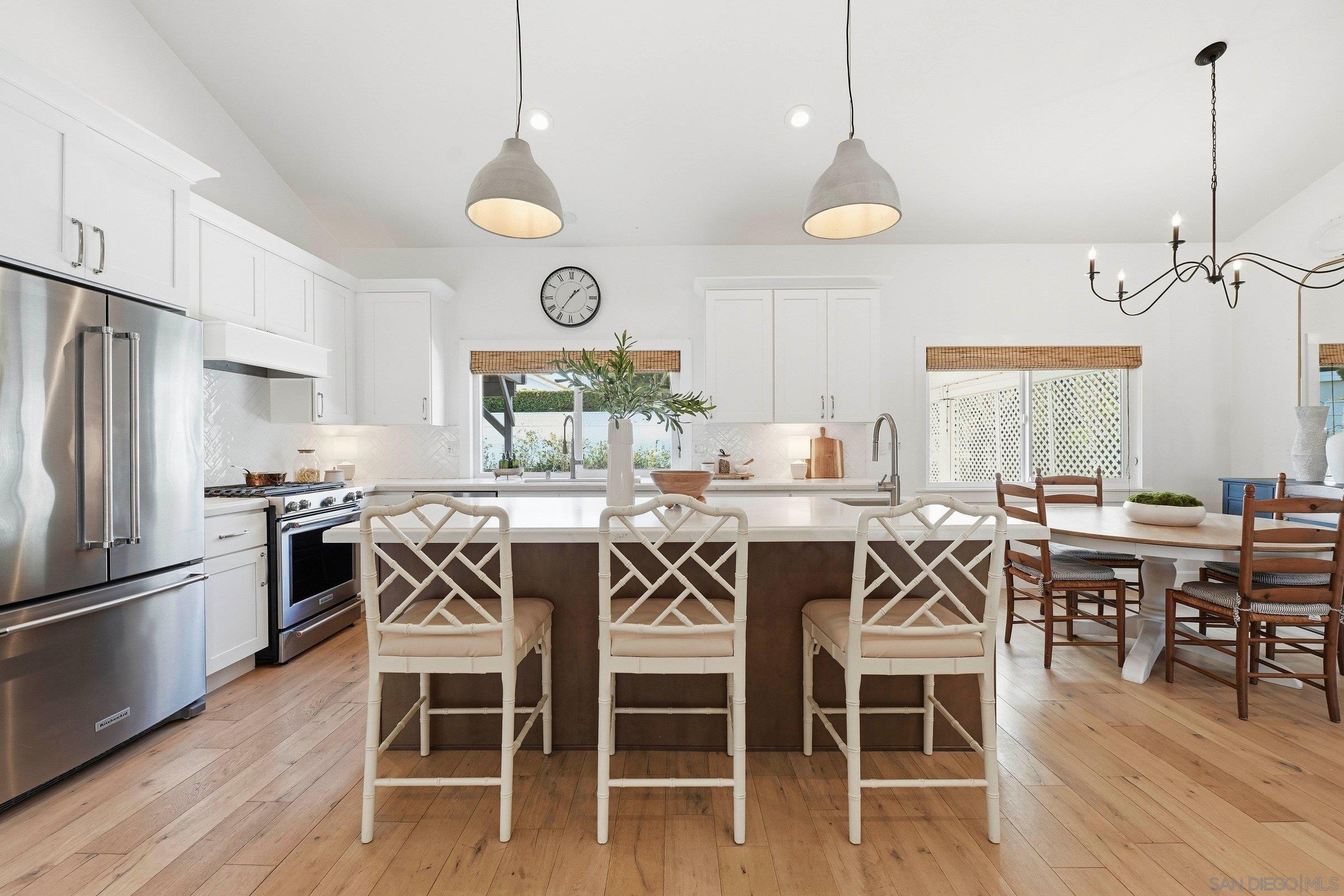 Detail Gallery Image 7 of 34 For 114  Cerro Street, Encinitas,  CA 92024 - 5 Beds | 3 Baths