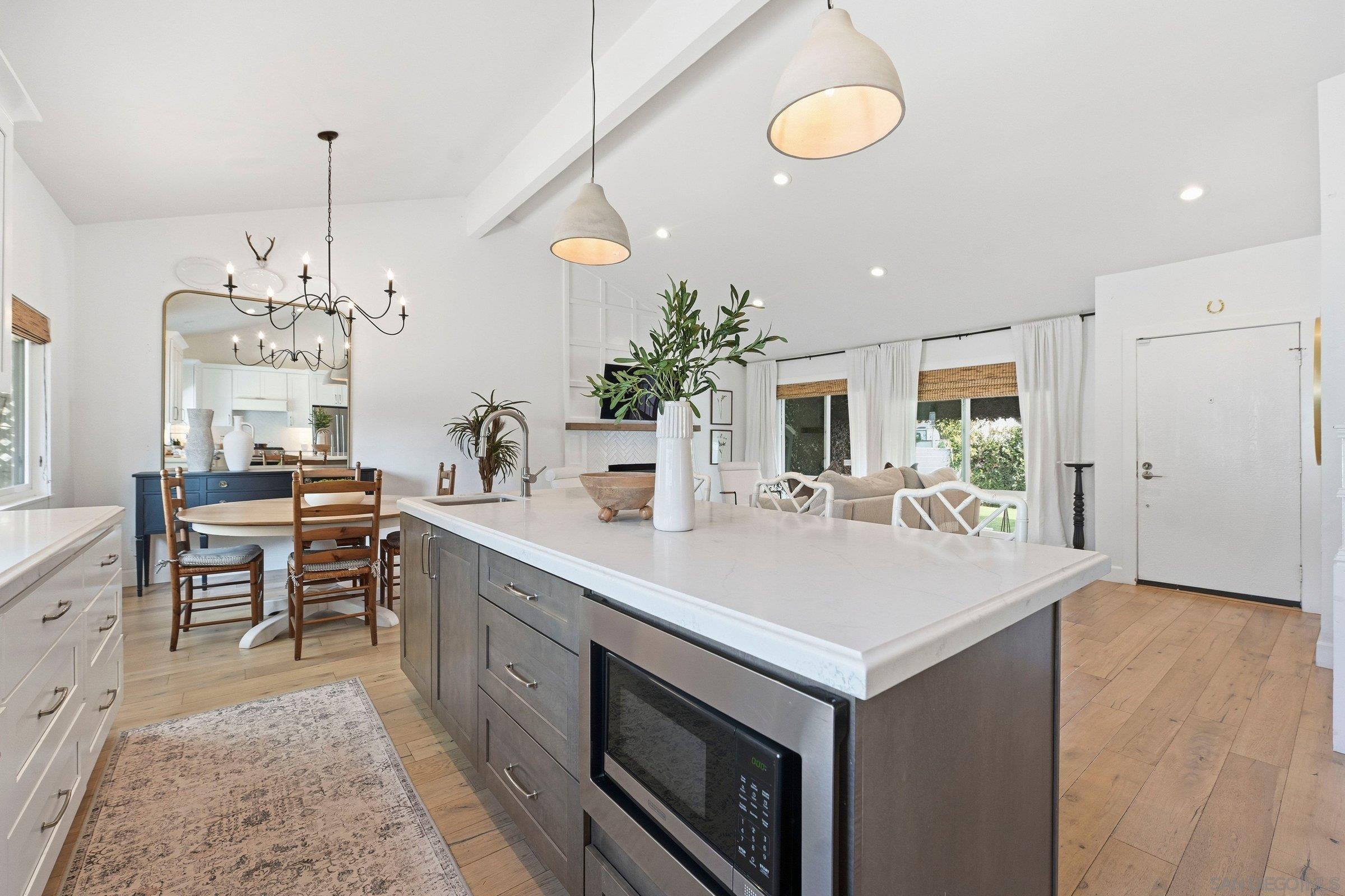 Detail Gallery Image 9 of 34 For 114  Cerro Street, Encinitas,  CA 92024 - 5 Beds | 3 Baths