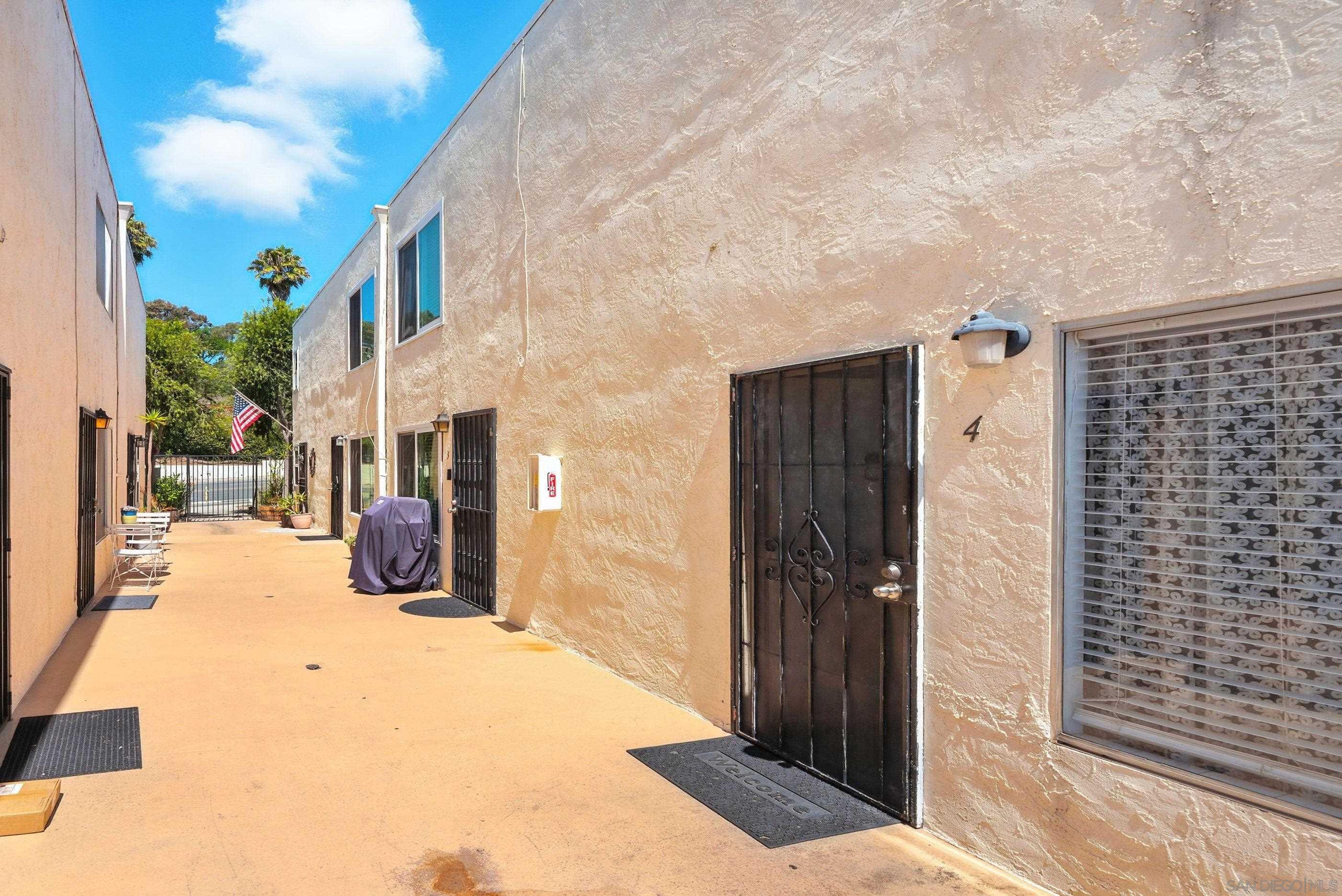 Detail Gallery Image 2 of 44 For 5725  Linda Vista Road  #4,  San Diego,  CA 92110 - 2 Beds | 1/1 Baths