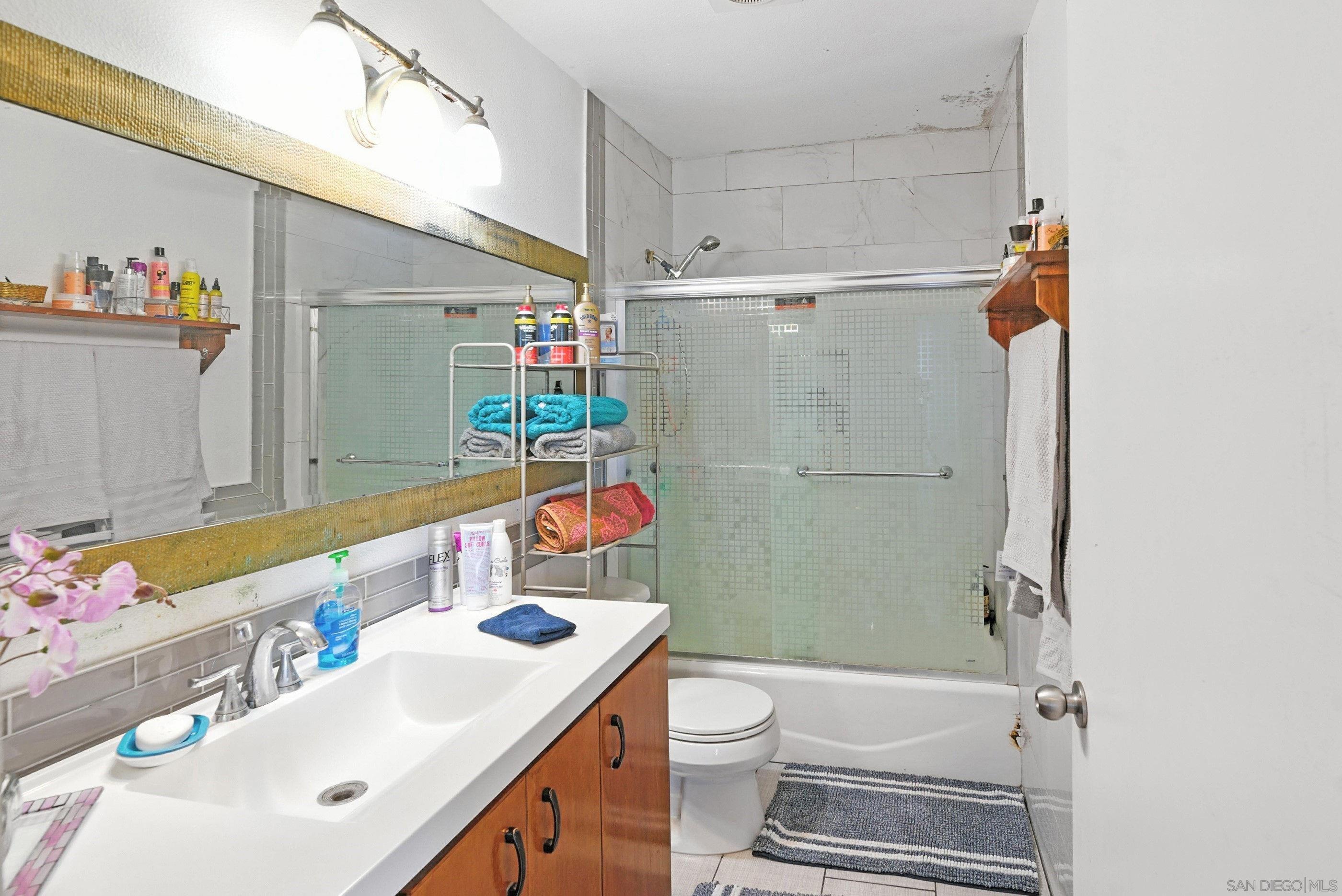 Detail Gallery Image 29 of 44 For 5725  Linda Vista Road  #4,  San Diego,  CA 92110 - 2 Beds | 1/1 Baths