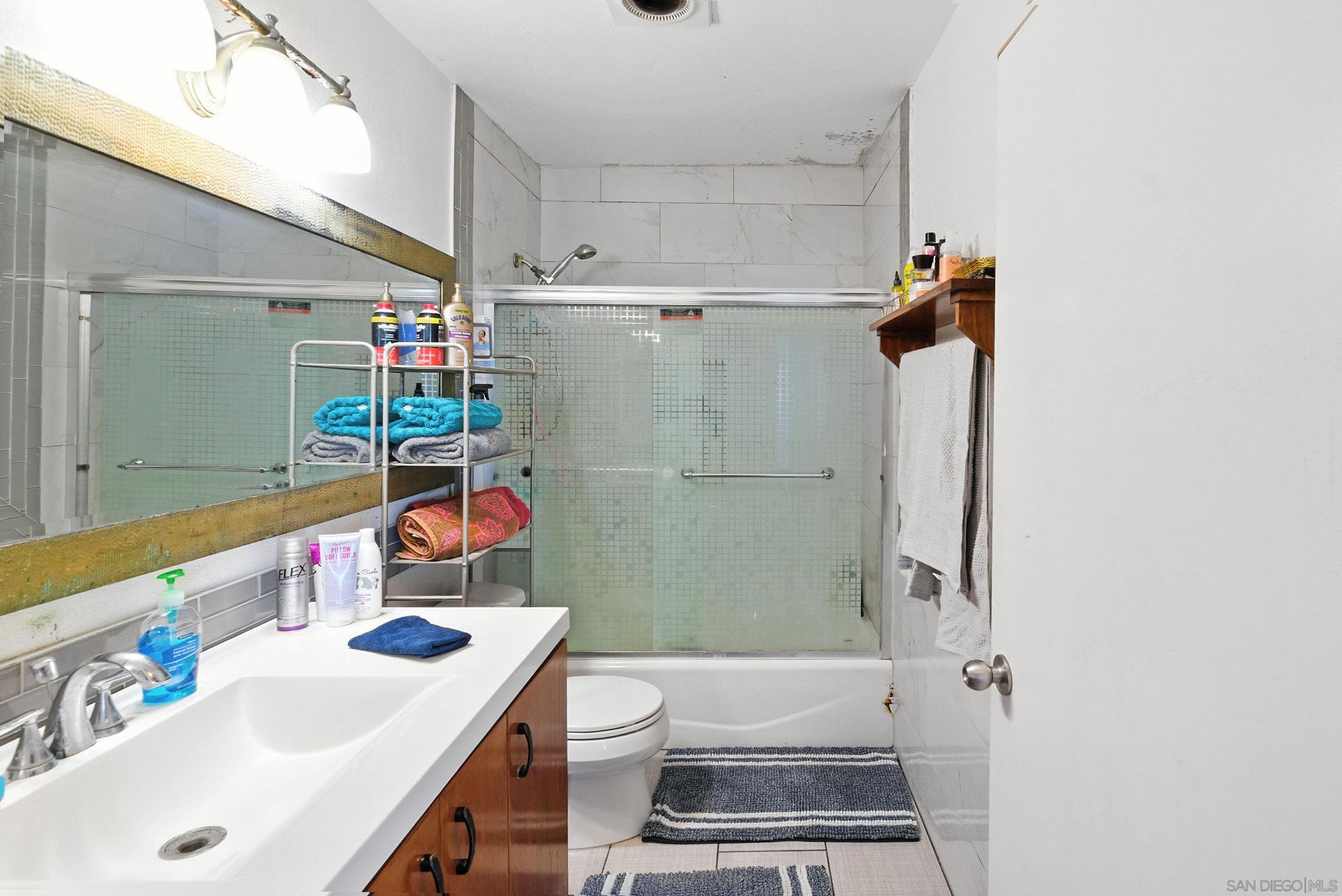 Detail Gallery Image 30 of 44 For 5725  Linda Vista Road  #4,  San Diego,  CA 92110 - 2 Beds | 1/1 Baths