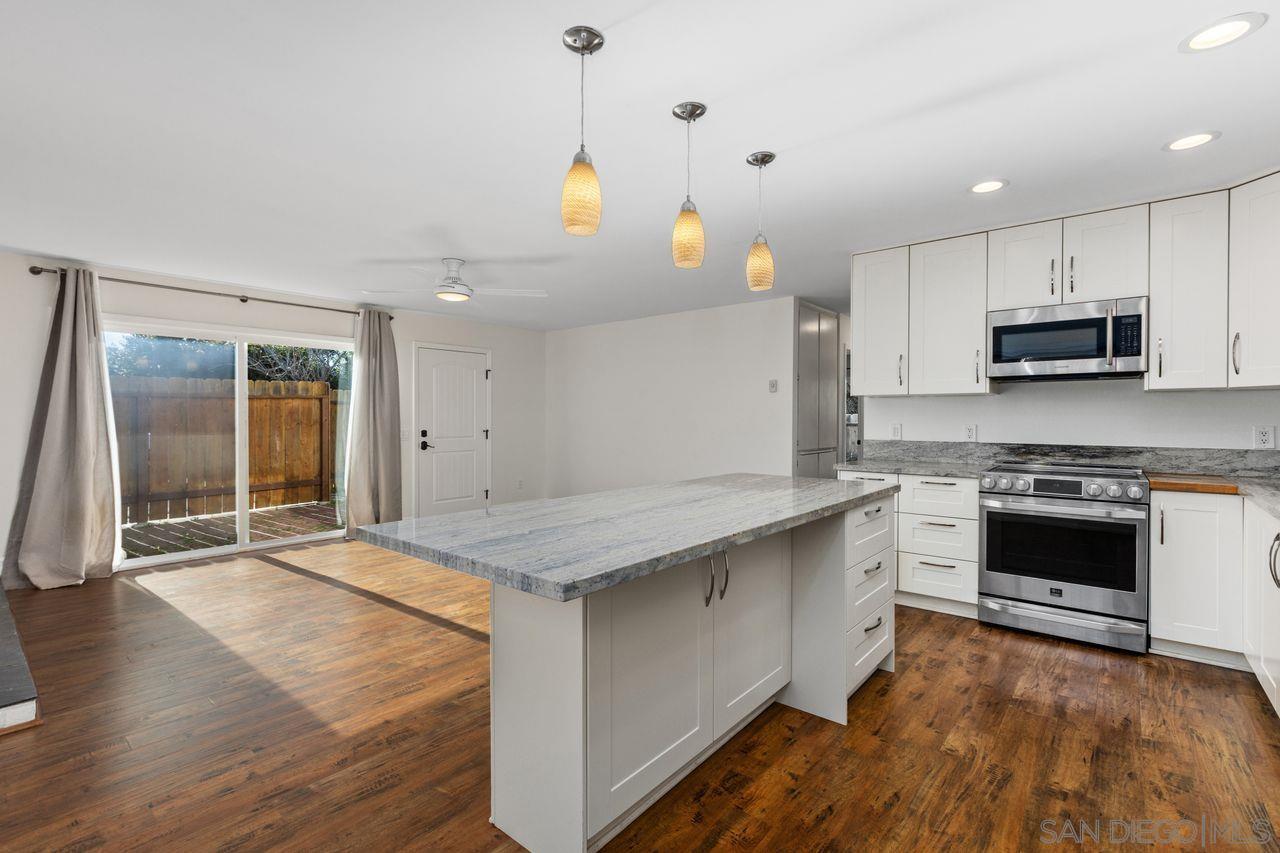 Detail Gallery Image 14 of 38 For 401  Requeza St F1, Encinitas,  CA 92024 - 2 Beds | 1 Baths