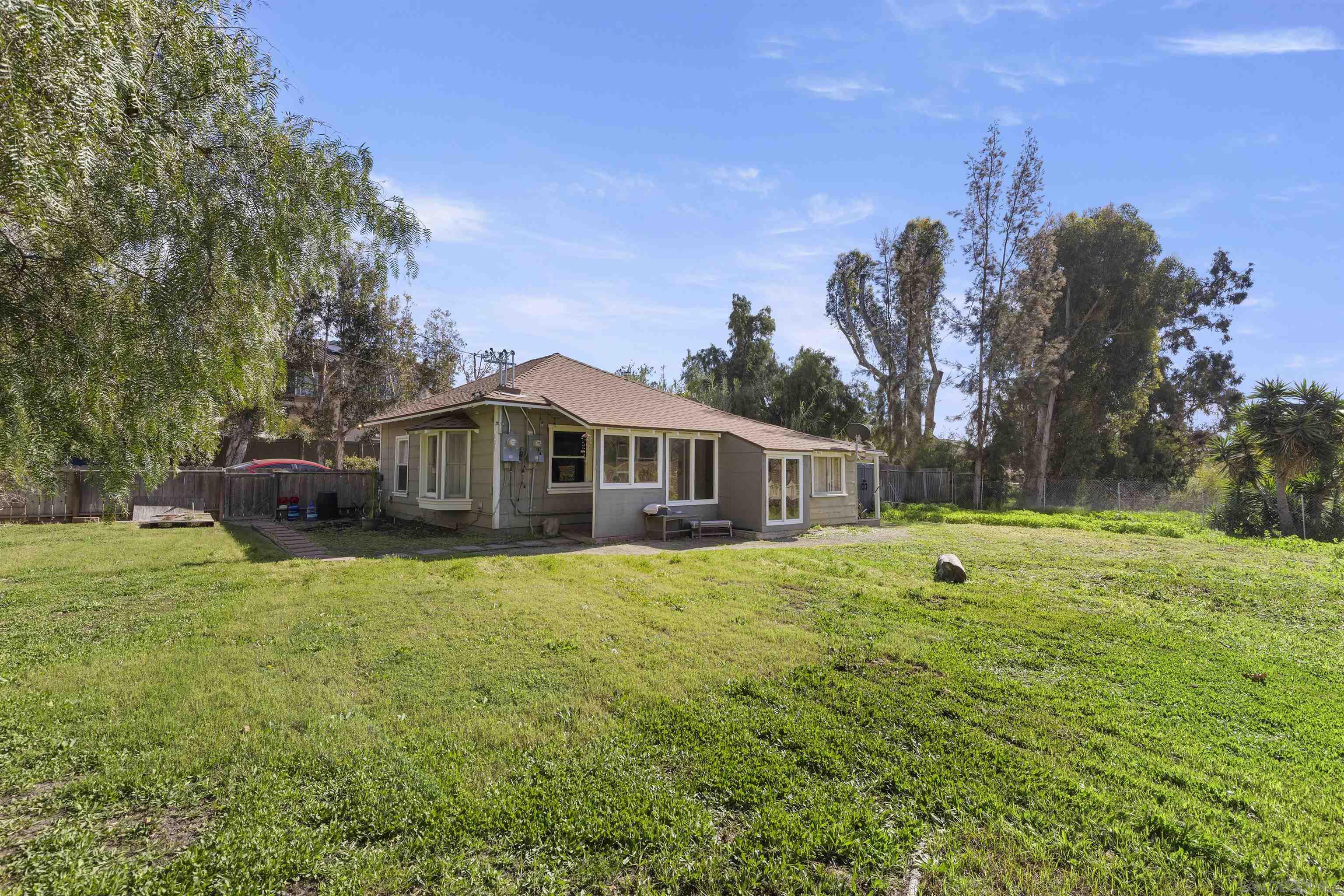 Detail Gallery Image 2 of 19 For 803 & 803 1/2  Taylor Street, Vista,  CA 92084 - – Beds | – Baths