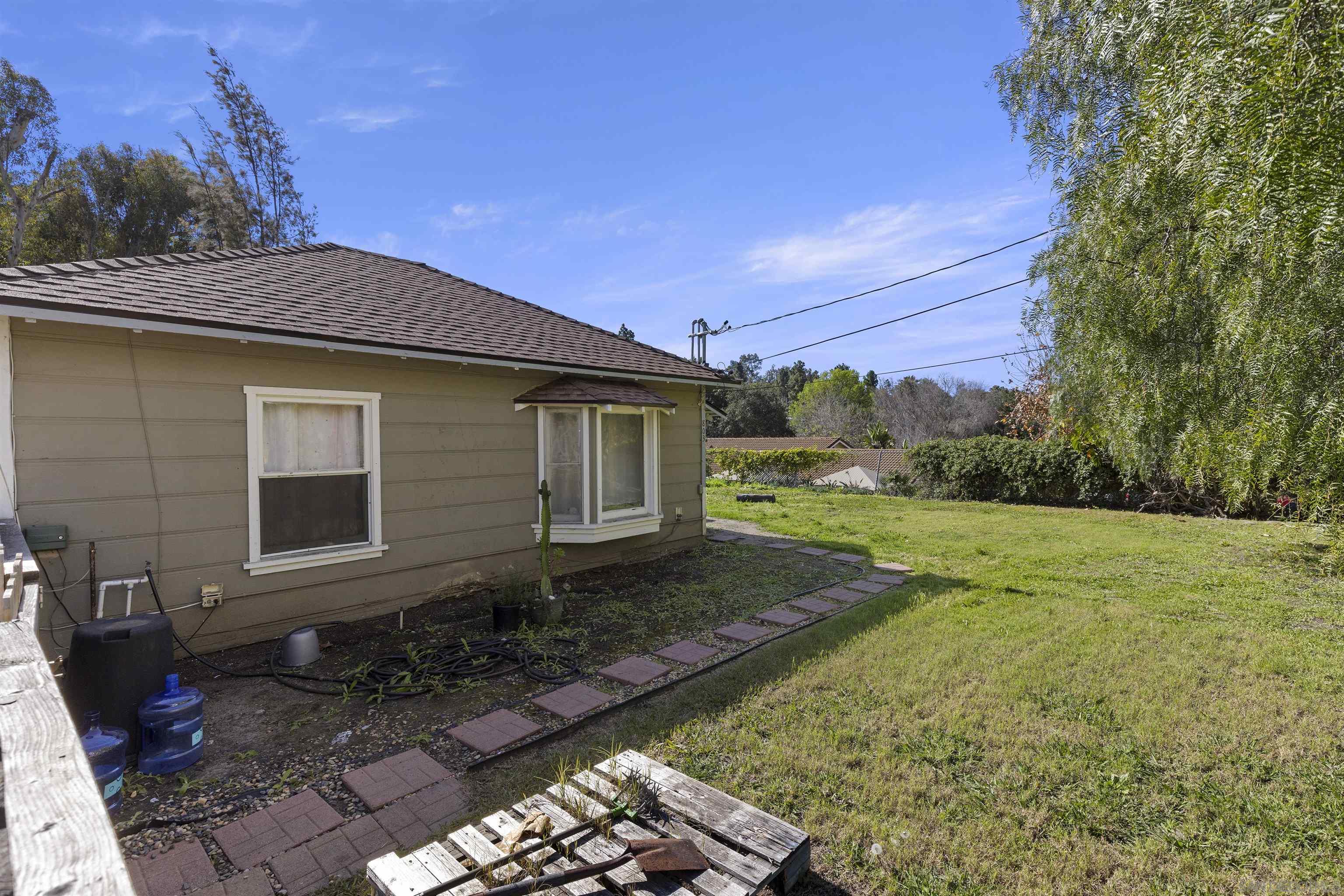 Detail Gallery Image 5 of 19 For 803 & 803 1/2  Taylor Street, Vista,  CA 92084 - – Beds | – Baths