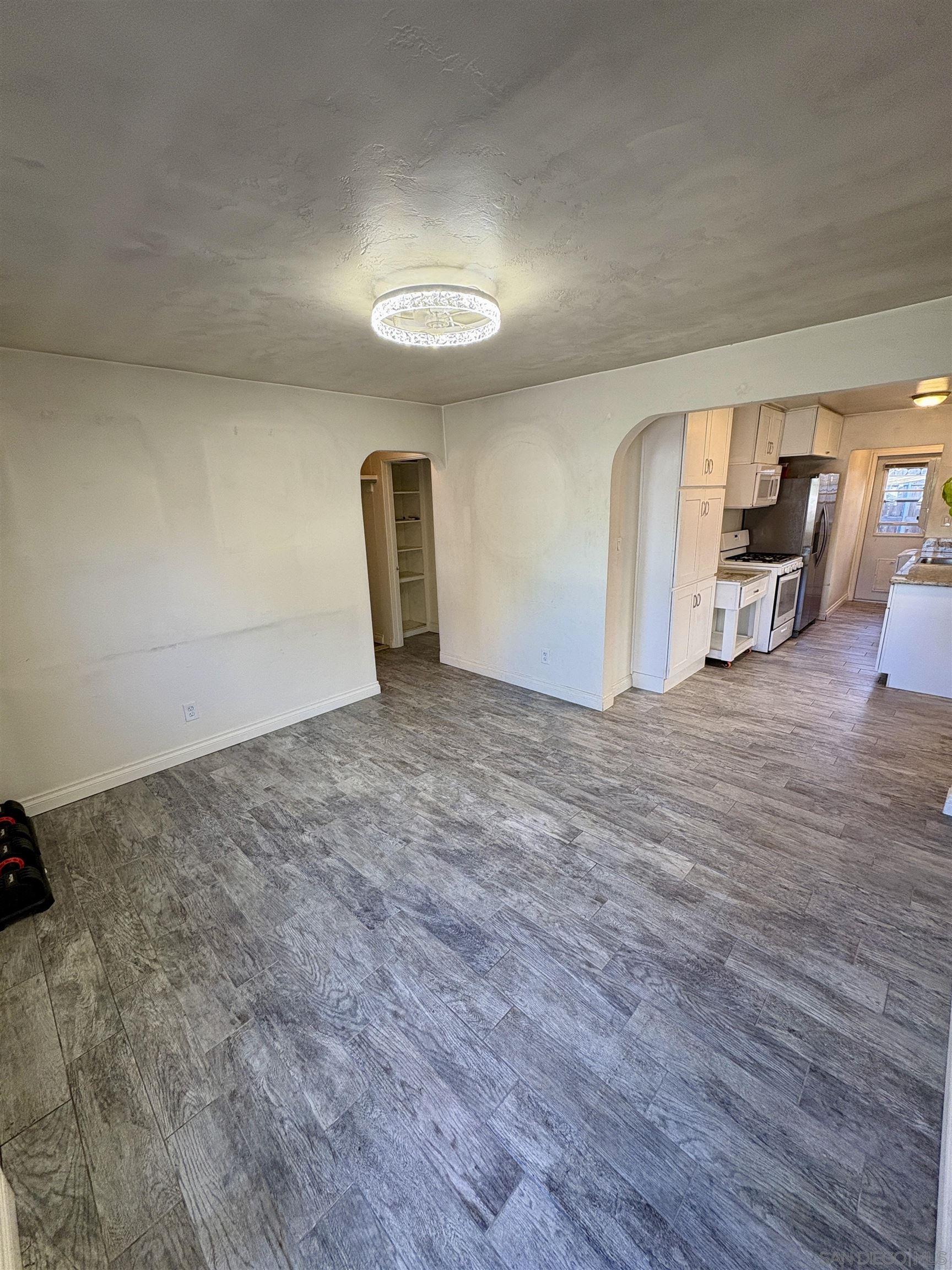 Detail Gallery Image 3 of 18 For 1967  Diamond, San Diego,  CA 92109 - 1 Beds | 1 Baths