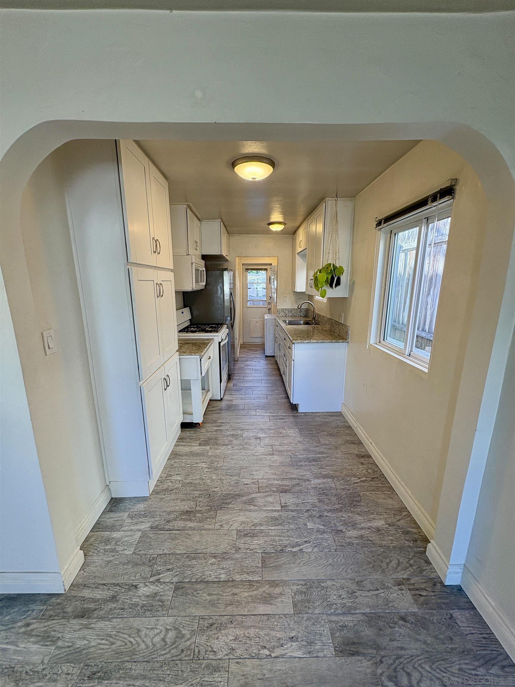 Detail Gallery Image 4 of 18 For 1967  Diamond, San Diego,  CA 92109 - 1 Beds | 1 Baths