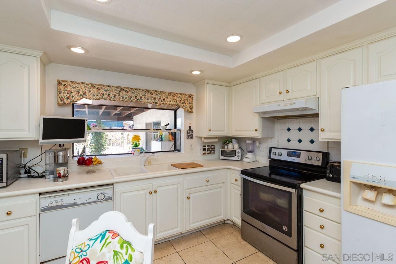 Detail Gallery Image 24 of 43 For 1648  Pescadero Point Ct., Chula Vista,  CA 91911 - 5 Beds | 3/1 Baths