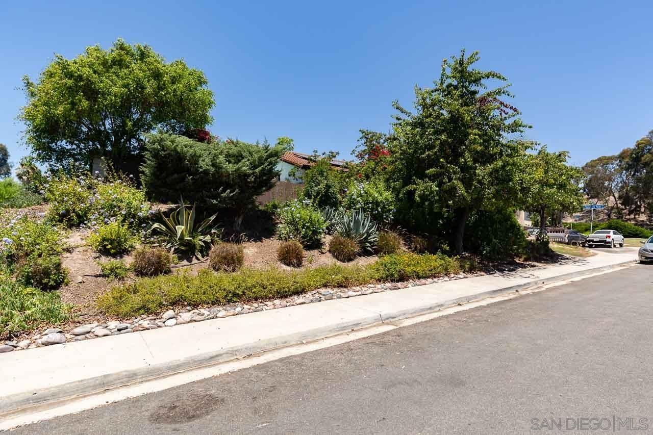 Detail Gallery Image 8 of 43 For 1648  Pescadero Point Ct., Chula Vista,  CA 91911 - 5 Beds | 3/1 Baths