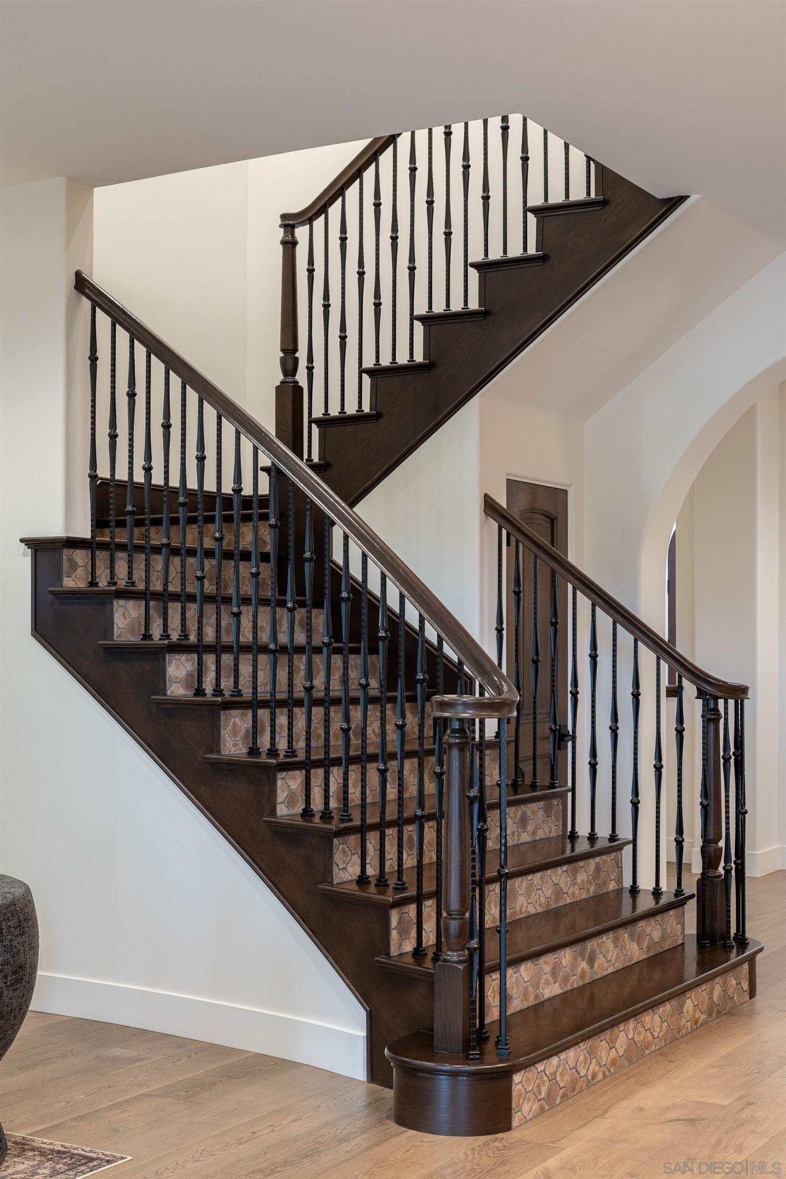 Detail Gallery Image 12 of 63 For 18085  via Roma, Yorba Linda,  CA 92886 - 4 Beds | 4/1 Baths