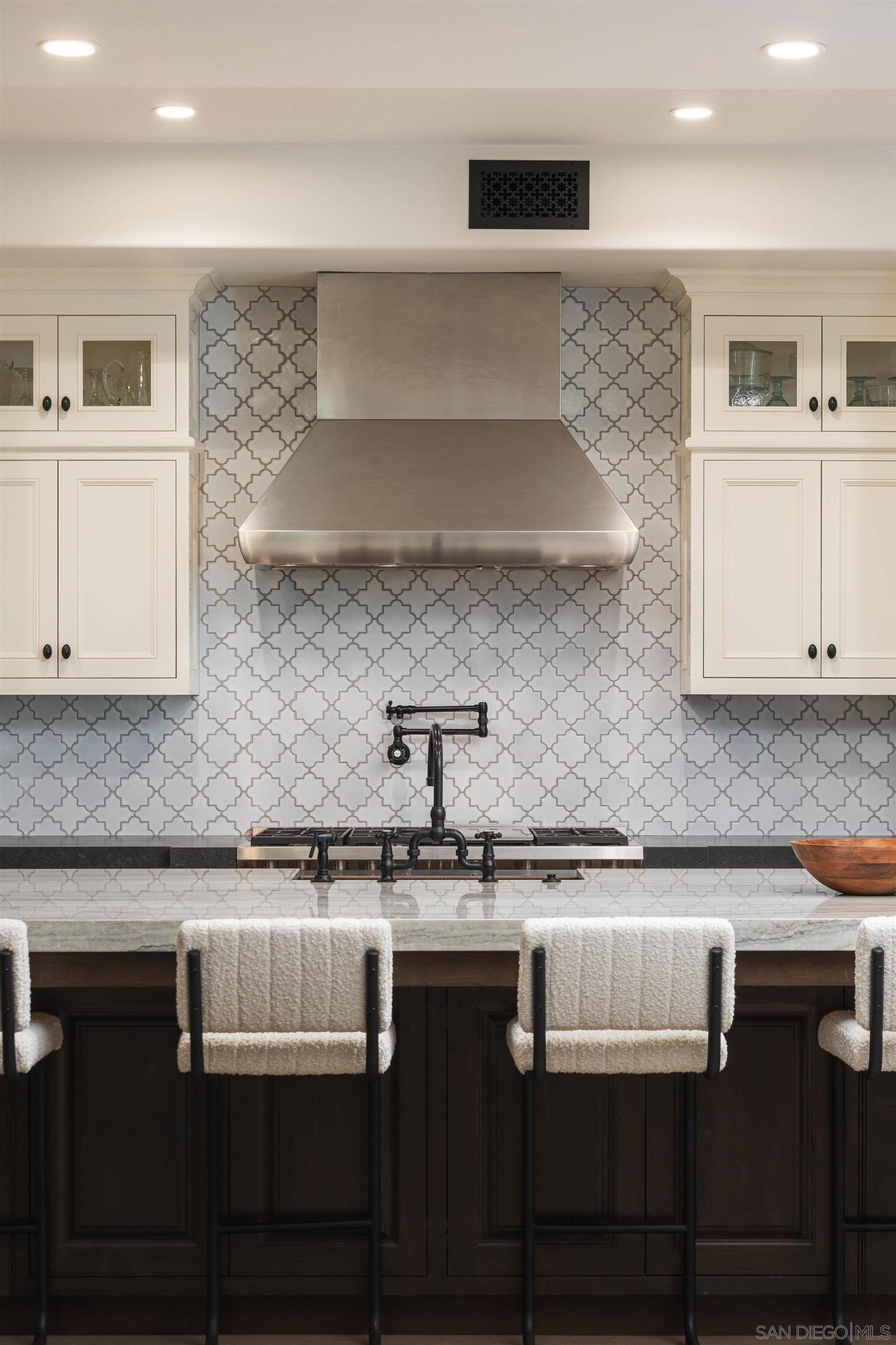 Detail Gallery Image 3 of 63 For 18085  via Roma, Yorba Linda,  CA 92886 - 4 Beds | 4/1 Baths