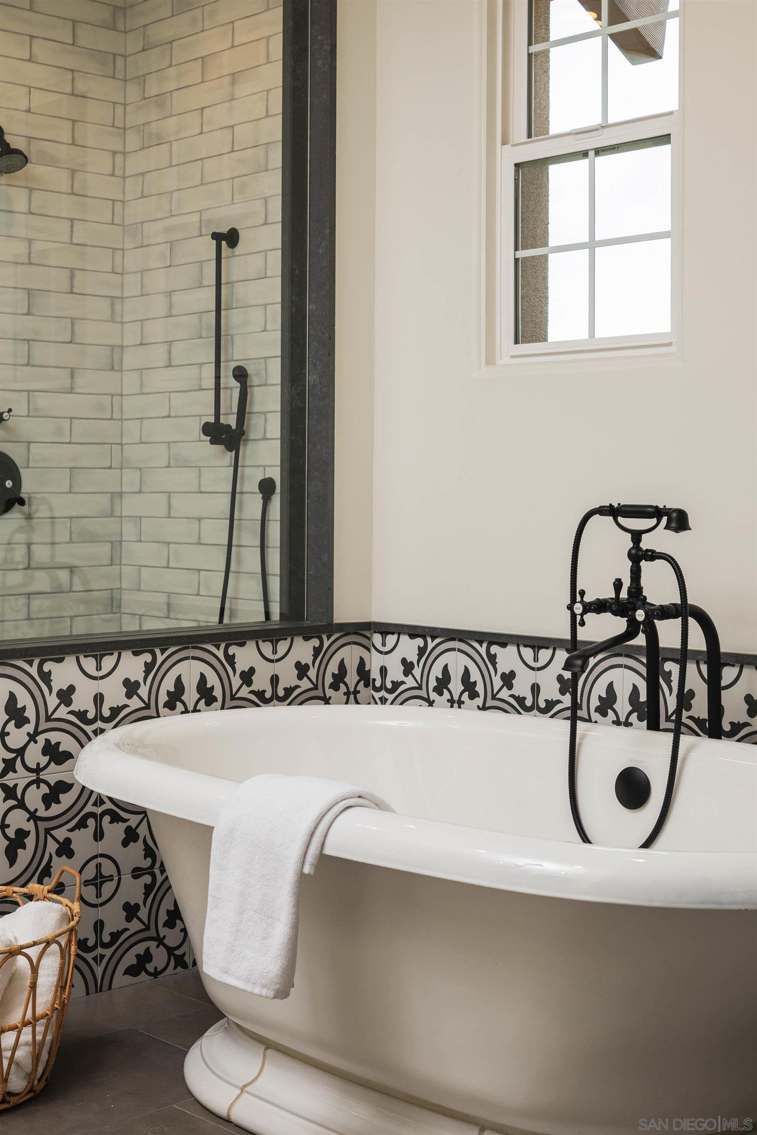 Detail Gallery Image 32 of 63 For 18085  via Roma, Yorba Linda,  CA 92886 - 4 Beds | 4/1 Baths