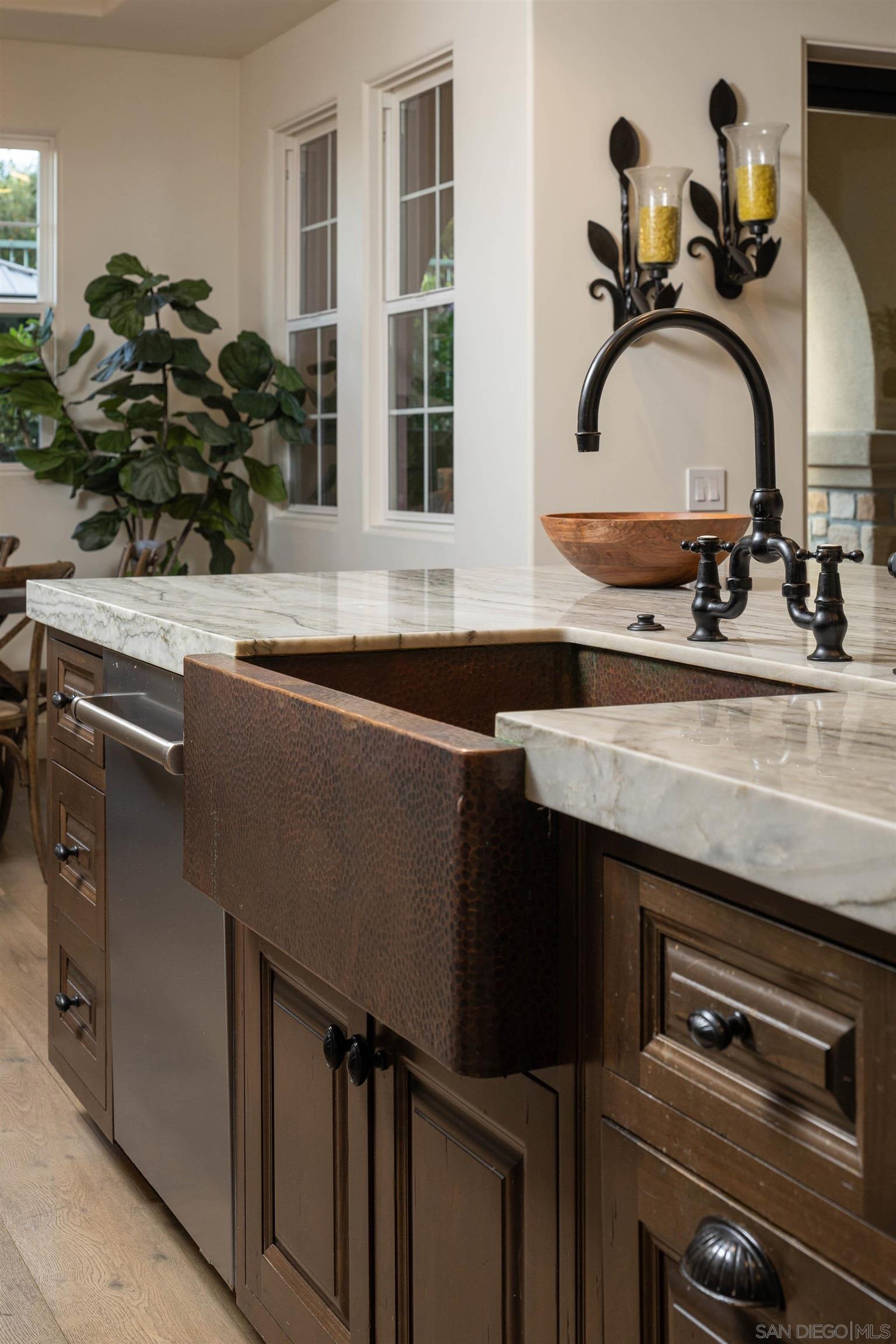 Detail Gallery Image 8 of 63 For 18085  via Roma, Yorba Linda,  CA 92886 - 4 Beds | 4/1 Baths