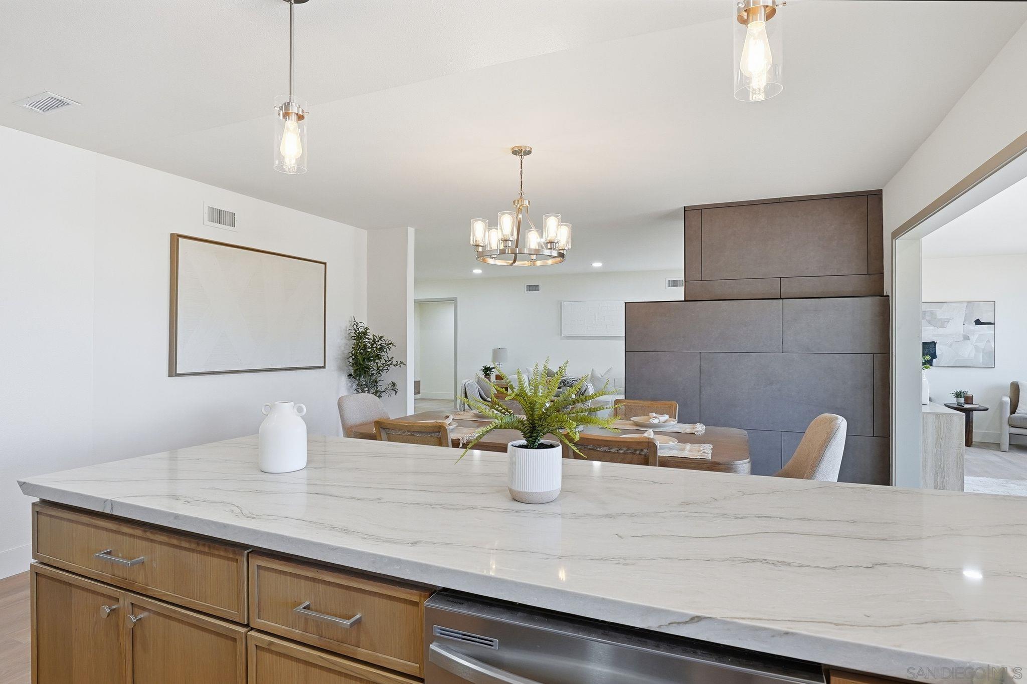 Detail Gallery Image 11 of 44 For 16625  San Tomas Dr, San Diego,  CA 92128 - 3 Beds | 2 Baths