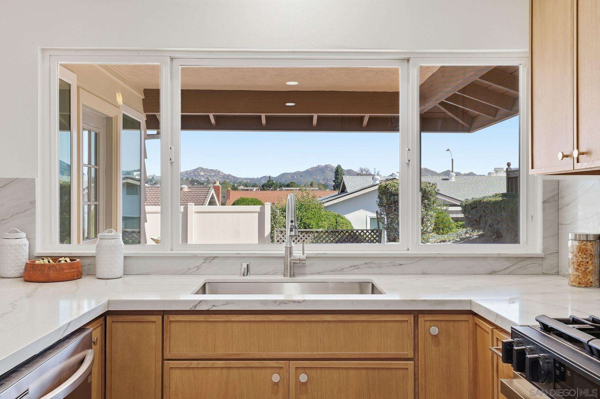 Detail Gallery Image 14 of 44 For 16625  San Tomas Dr, San Diego,  CA 92128 - 3 Beds | 2 Baths