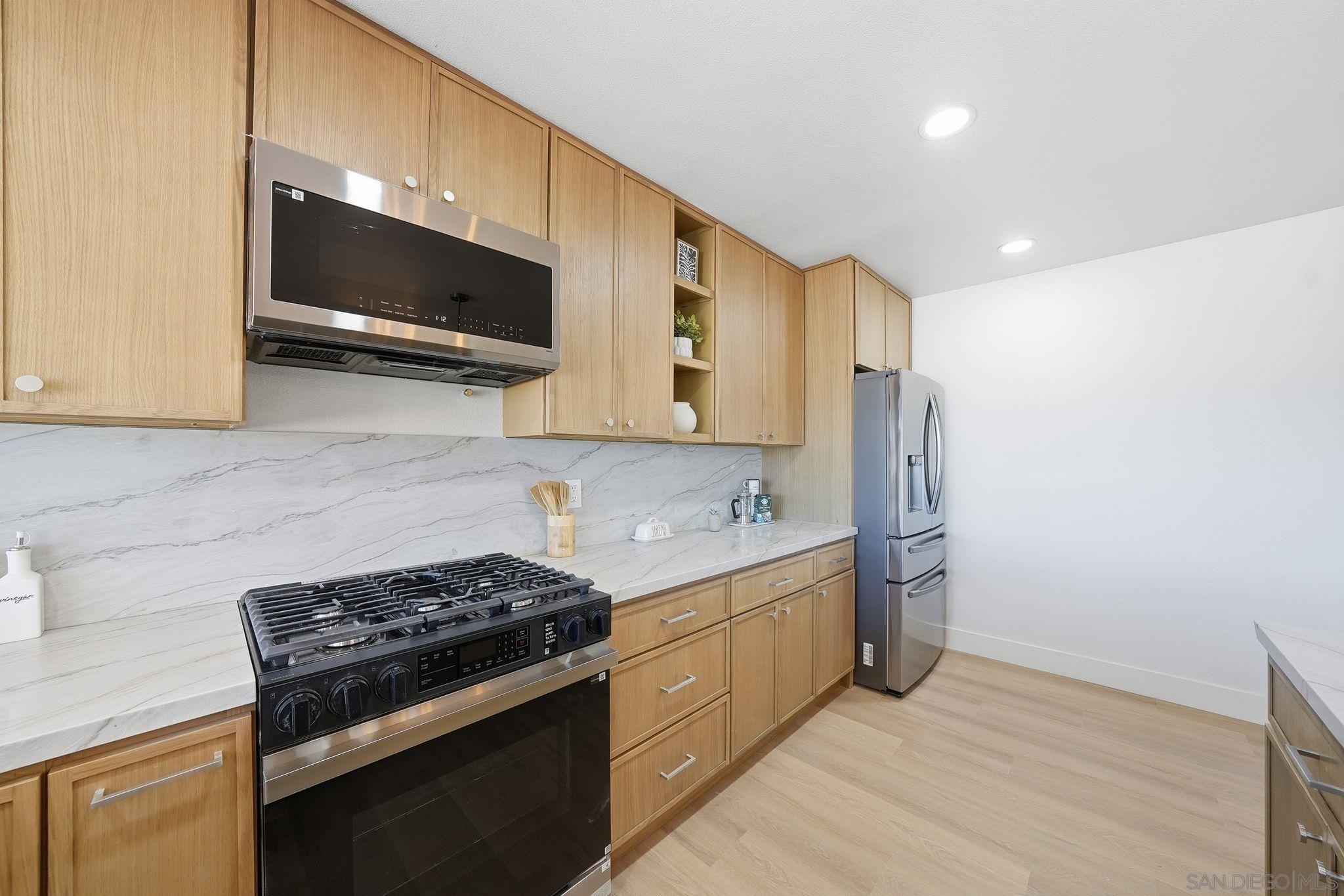 Detail Gallery Image 15 of 44 For 16625  San Tomas Dr, San Diego,  CA 92128 - 3 Beds | 2 Baths