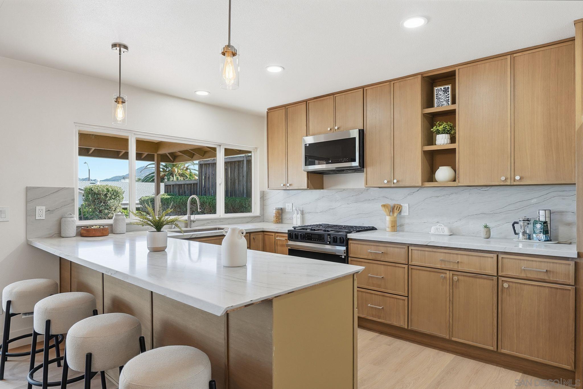 Detail Gallery Image 10 of 44 For 16625  San Tomas Dr, San Diego,  CA 92128 - 3 Beds | 2 Baths