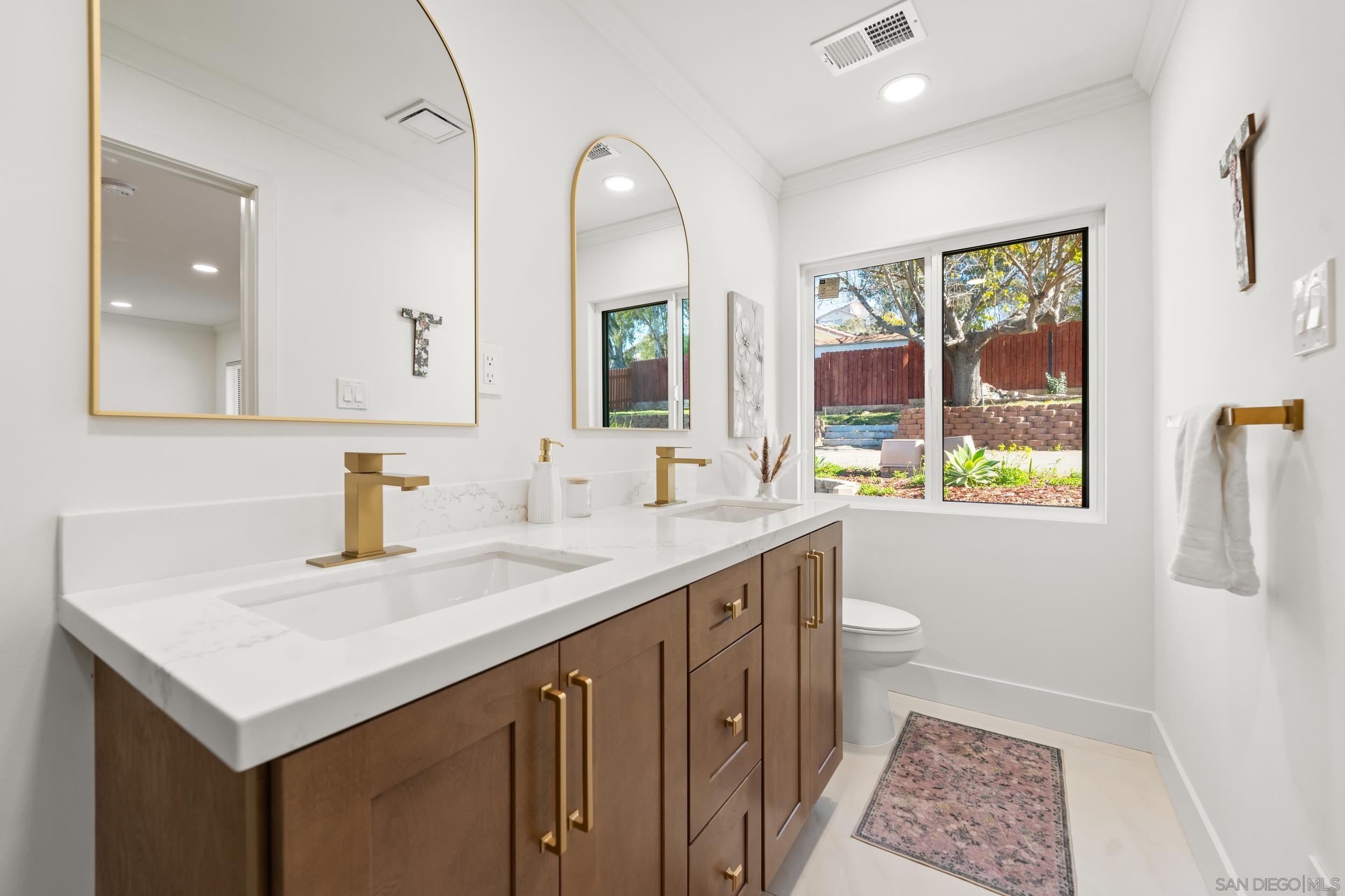 Detail Gallery Image 12 of 32 For 16021  Pomerado, Poway,  CA 92064 - 6 Beds | 5 Baths