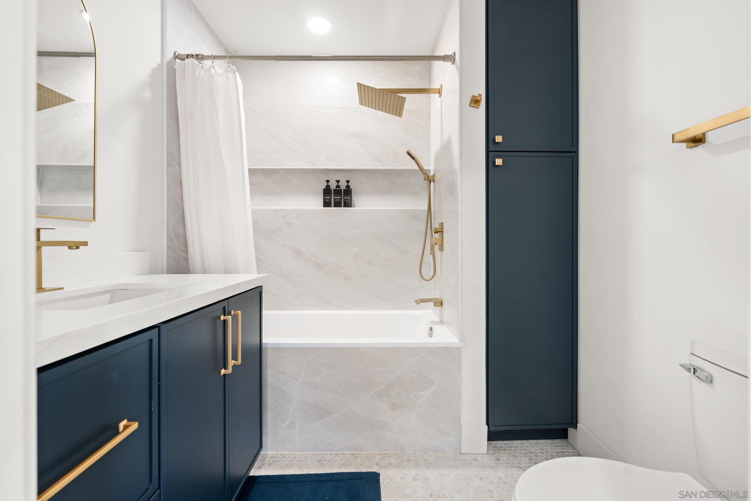 Detail Gallery Image 13 of 32 For 16021  Pomerado, Poway,  CA 92064 - 6 Beds | 5 Baths