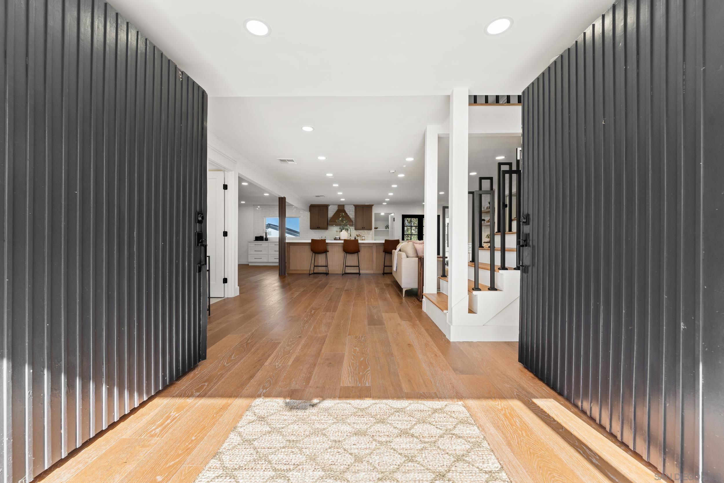 Detail Gallery Image 3 of 32 For 16021  Pomerado, Poway,  CA 92064 - 6 Beds | 5 Baths