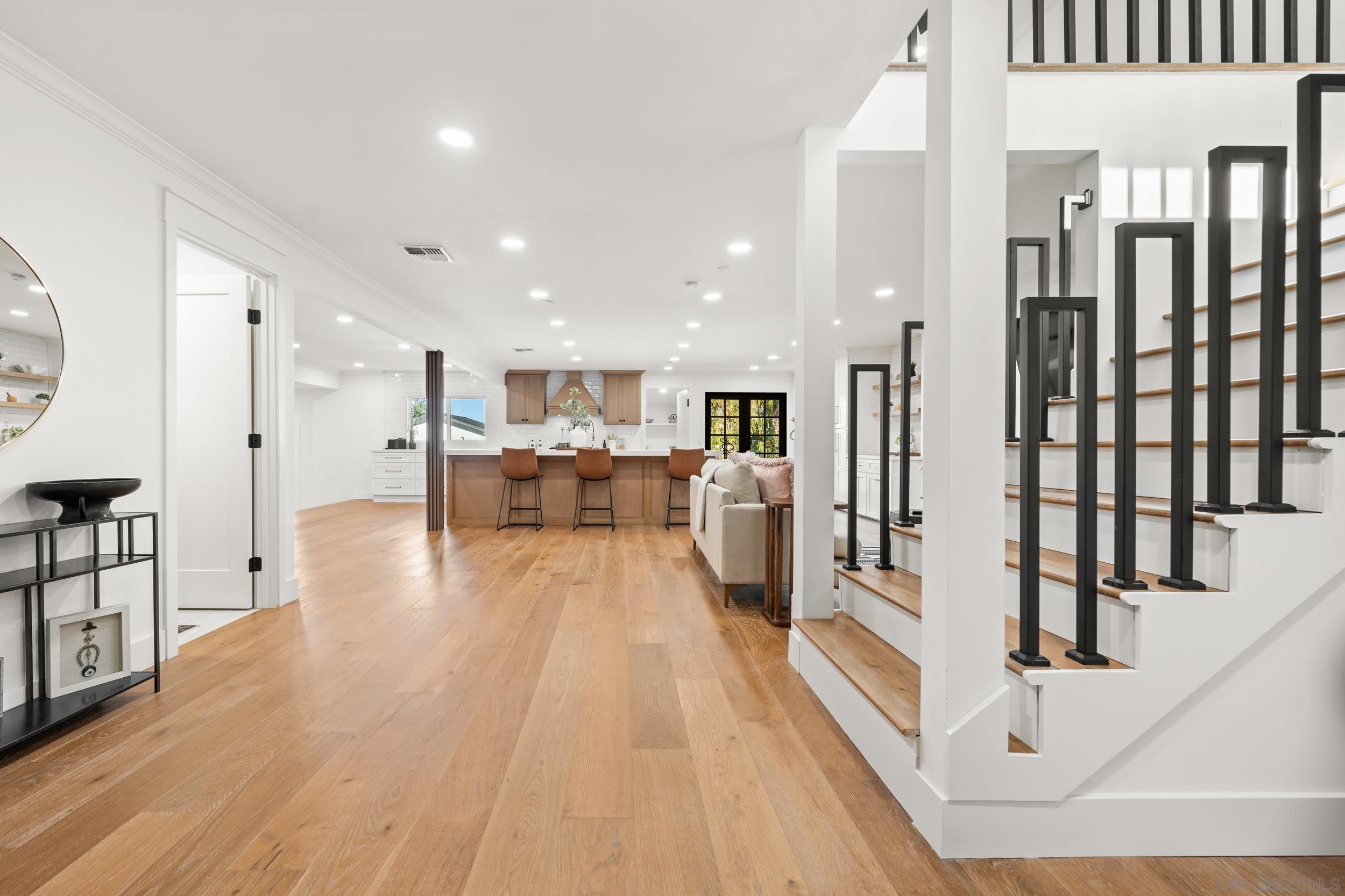 Detail Gallery Image 4 of 32 For 16021  Pomerado, Poway,  CA 92064 - 6 Beds | 5 Baths