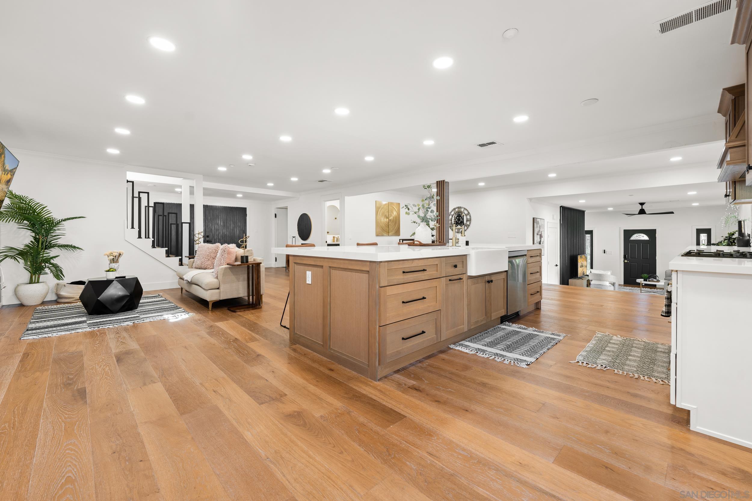 Detail Gallery Image 8 of 32 For 16021  Pomerado, Poway,  CA 92064 - 6 Beds | 5 Baths