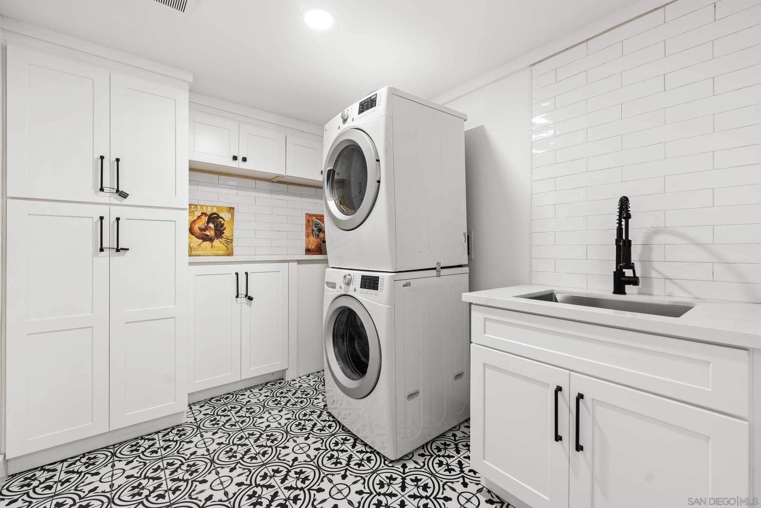 Detail Gallery Image 10 of 32 For 16021  Pomerado, Poway,  CA 92064 - 6 Beds | 5 Baths