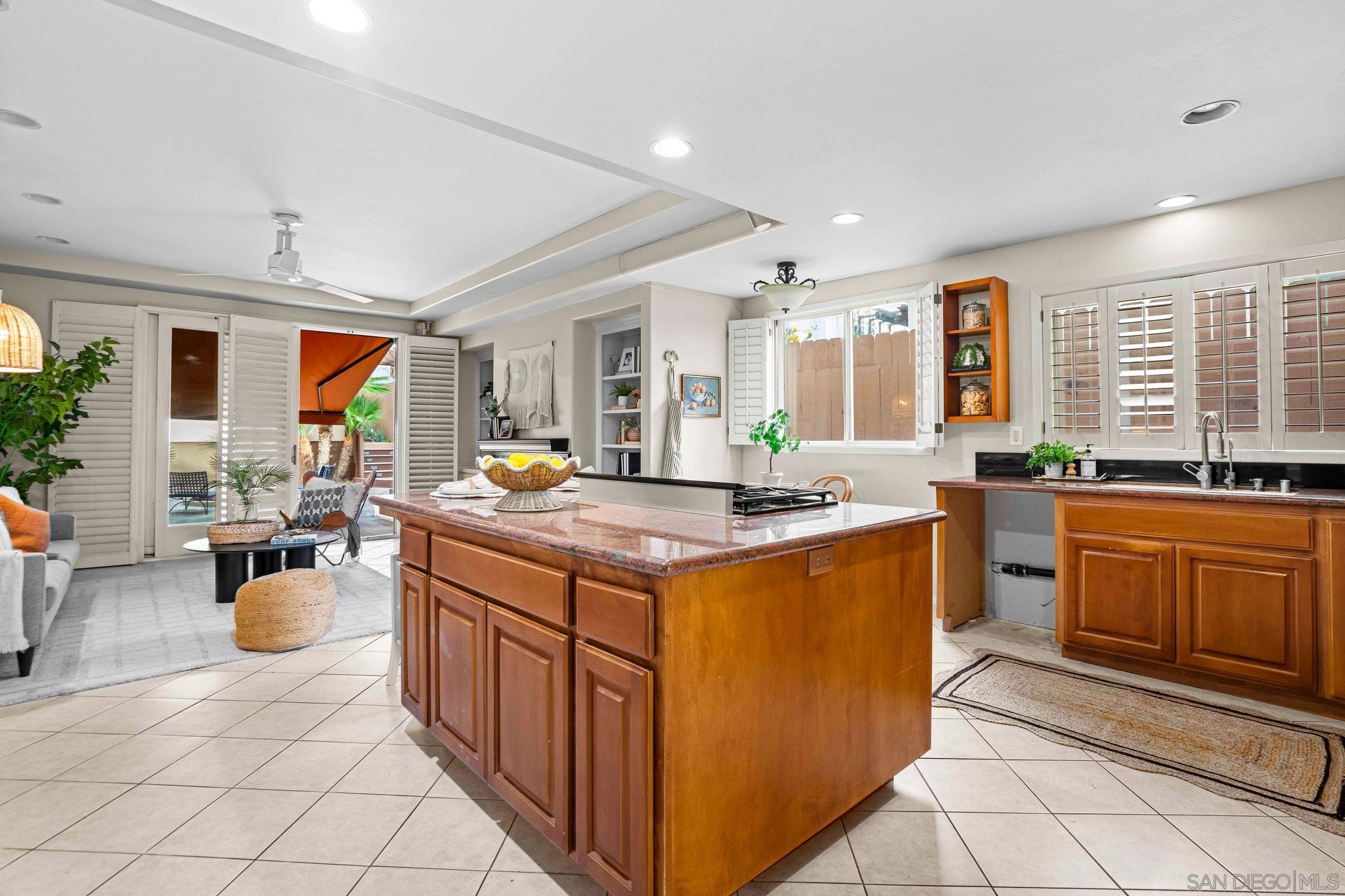 Detail Gallery Image 9 of 37 For 7455  Draper Ave  #2,  La Jolla,  CA 92037 - 3 Beds | 2/1 Baths