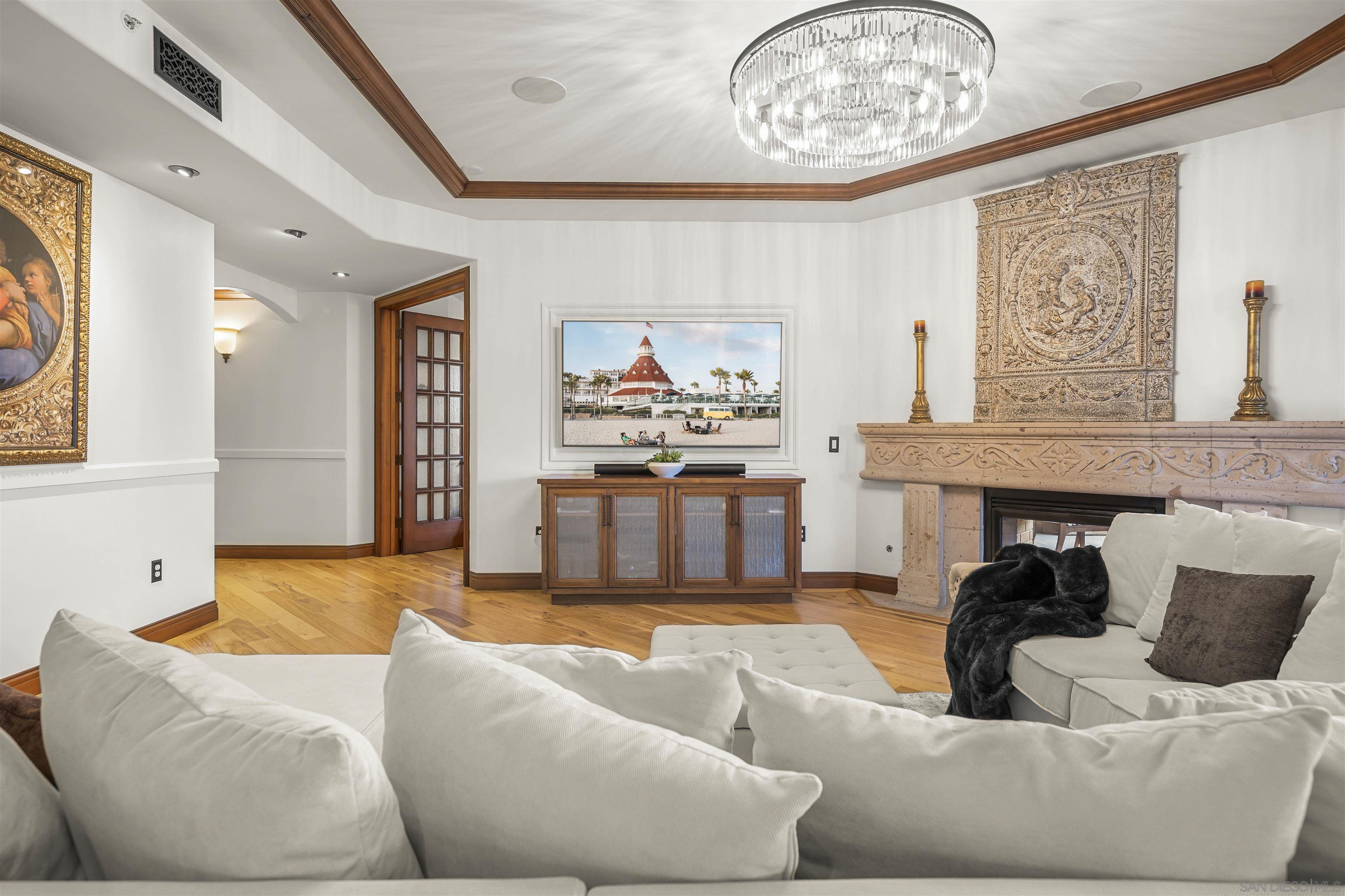 Detail Gallery Image 12 of 59 For 120  C Ave  206, Coronado,  CA 92118 - 3 Beds | 2 Baths