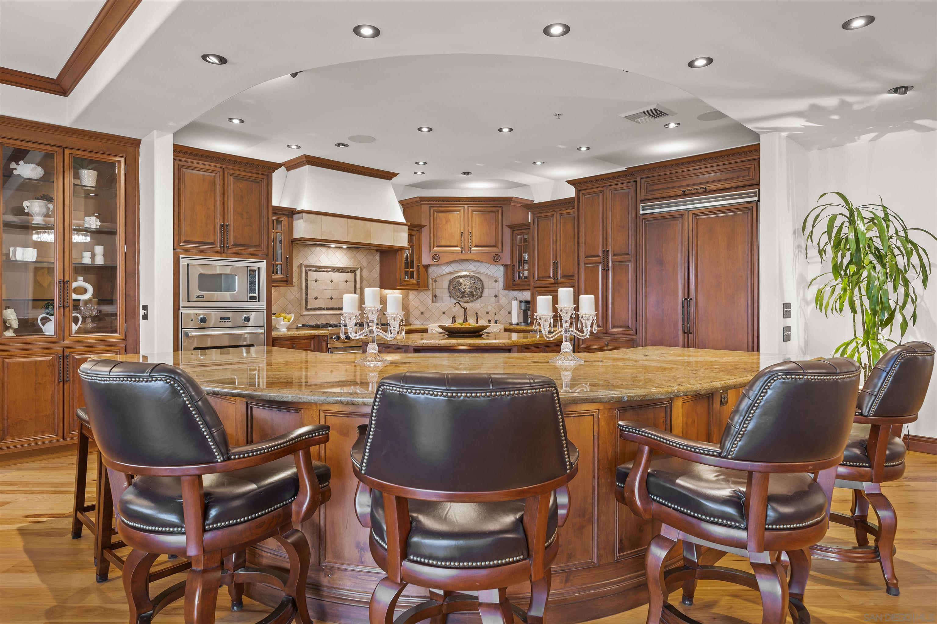 Detail Gallery Image 16 of 59 For 120  C Ave  206, Coronado,  CA 92118 - 3 Beds | 2 Baths