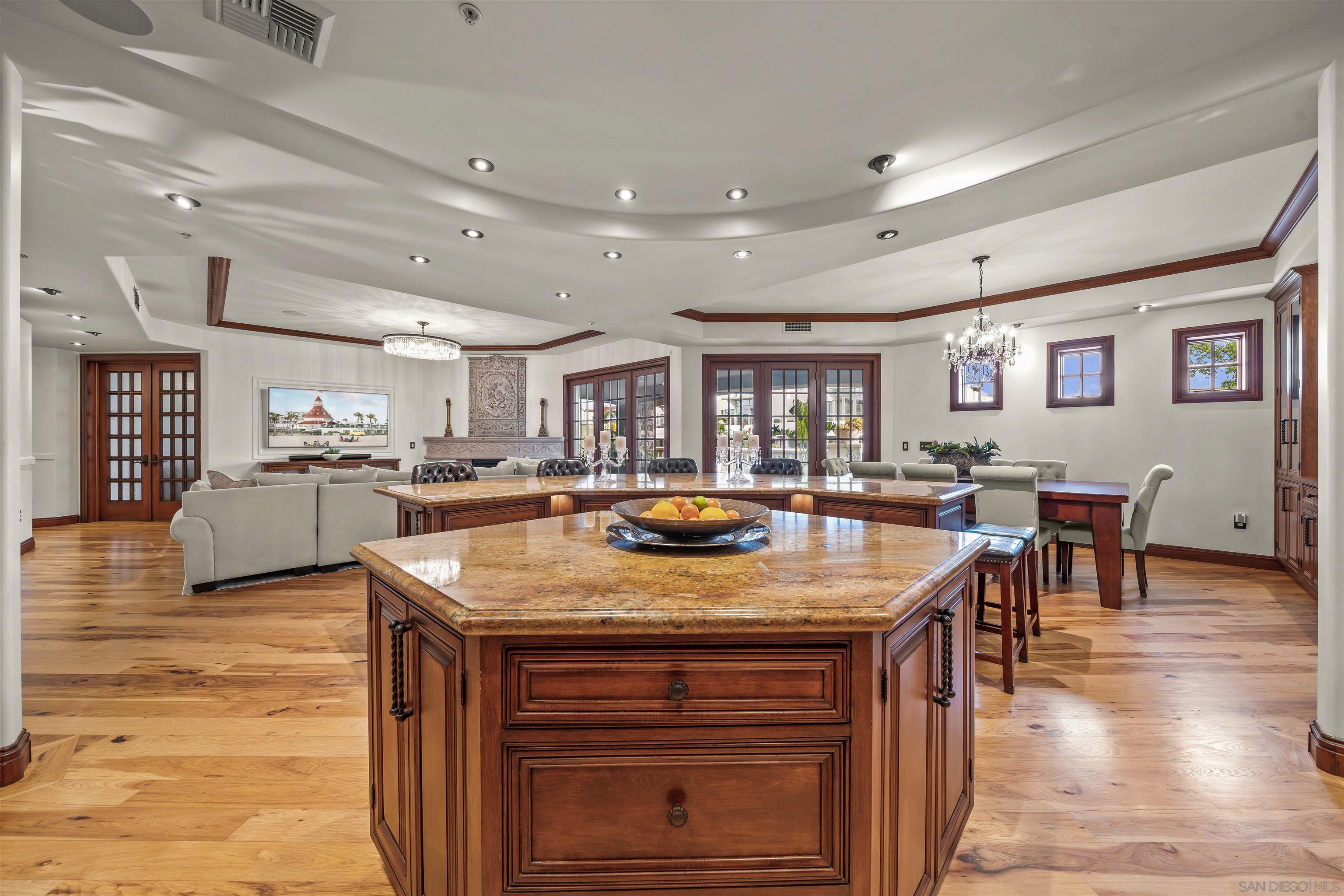 Detail Gallery Image 19 of 59 For 120  C Ave  206, Coronado,  CA 92118 - 3 Beds | 2 Baths