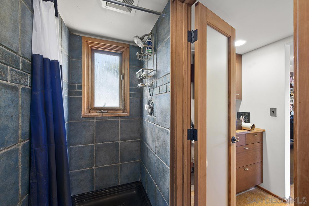 Detail Gallery Image 12 of 37 For 1817  David St, San Diego,  CA 92111 - 5 Beds | 3/1 Baths