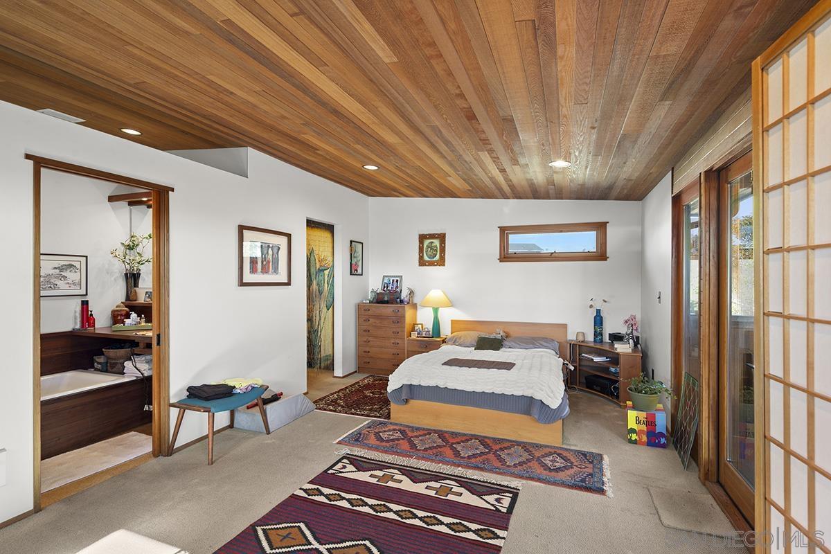 Detail Gallery Image 13 of 37 For 1817  David St, San Diego,  CA 92111 - 5 Beds | 3/1 Baths