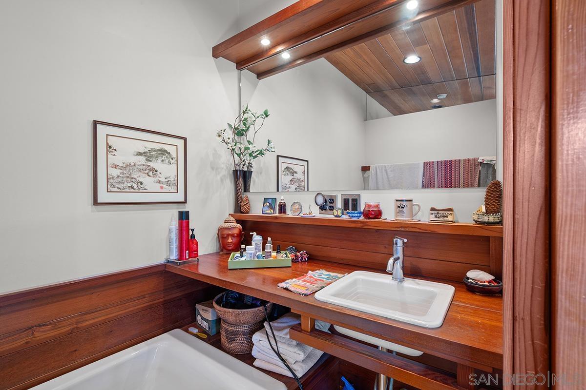 Detail Gallery Image 16 of 37 For 1817  David St, San Diego,  CA 92111 - 5 Beds | 3/1 Baths