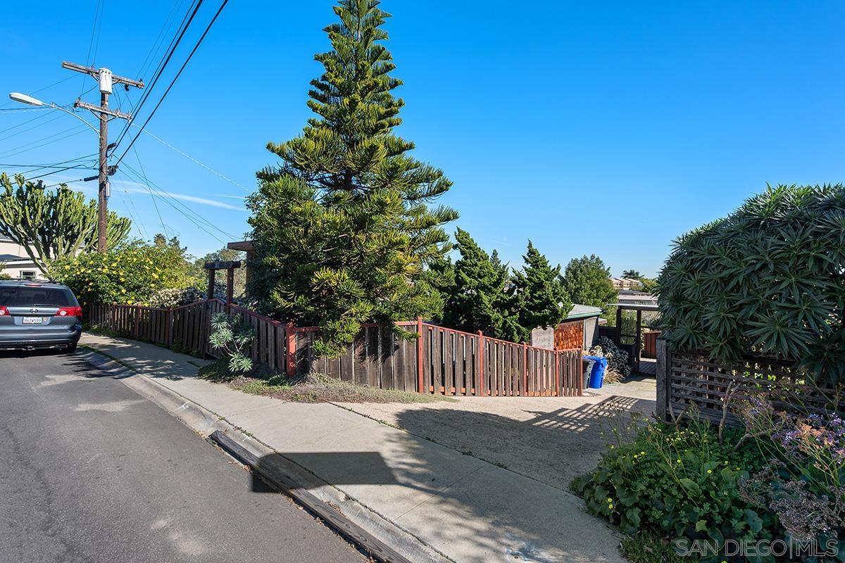 Detail Gallery Image 28 of 37 For 1817  David St, San Diego,  CA 92111 - 5 Beds | 3/1 Baths