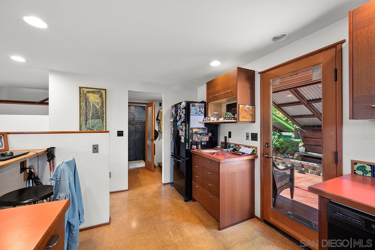 Detail Gallery Image 10 of 37 For 1817  David St, San Diego,  CA 92111 - 5 Beds | 3/1 Baths