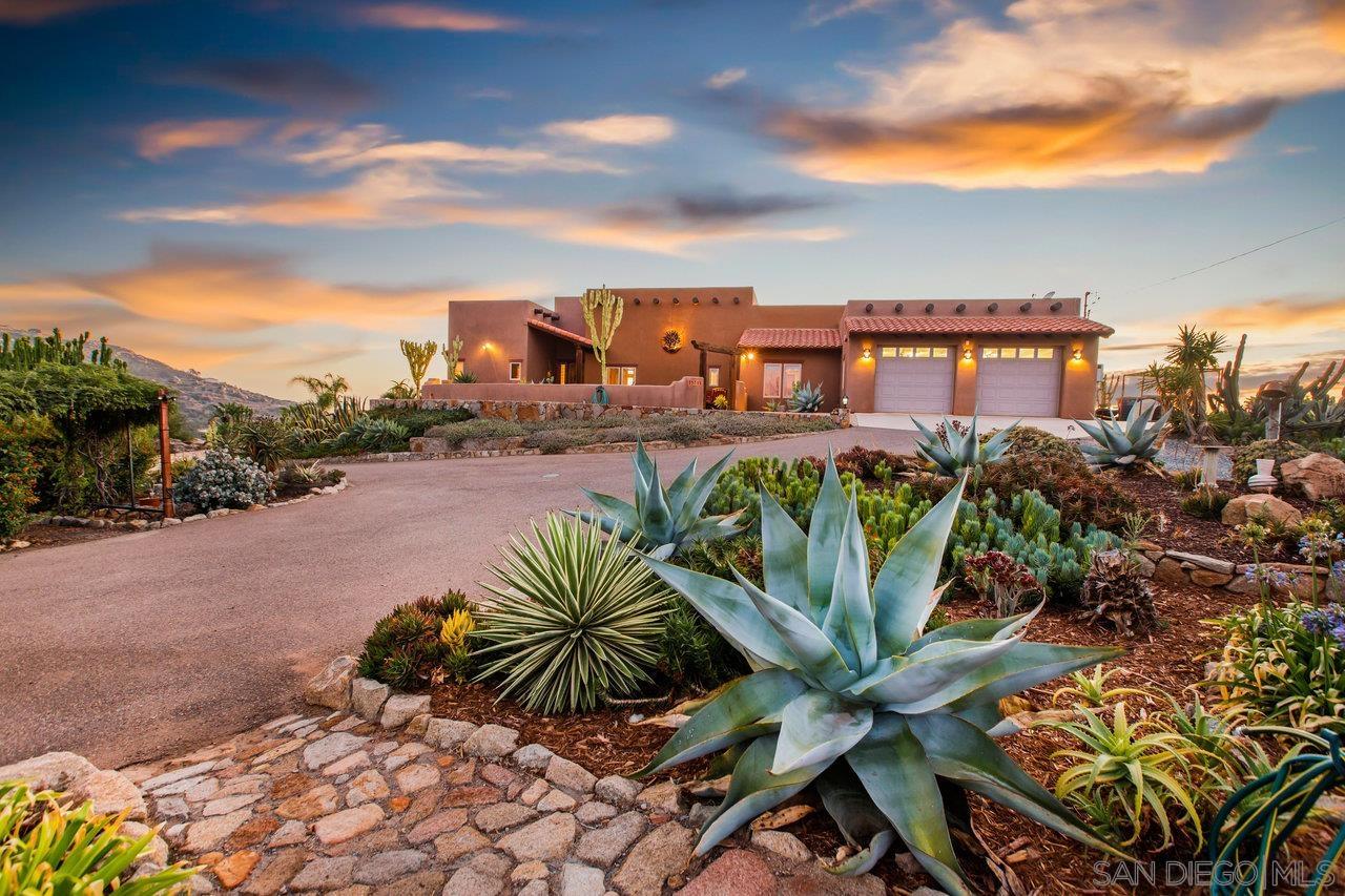 Detail Gallery Image 4 of 41 For 15715  Green Valley Truck Trail, Ramona,  CA 92065 - 3 Beds | 3 Baths