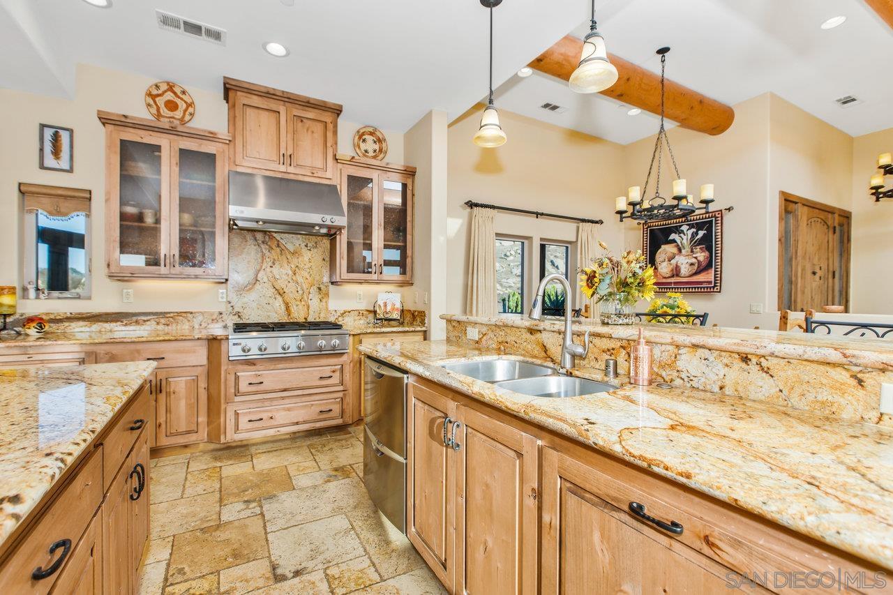 Detail Gallery Image 6 of 41 For 15715  Green Valley Truck Trail, Ramona,  CA 92065 - 3 Beds | 3 Baths