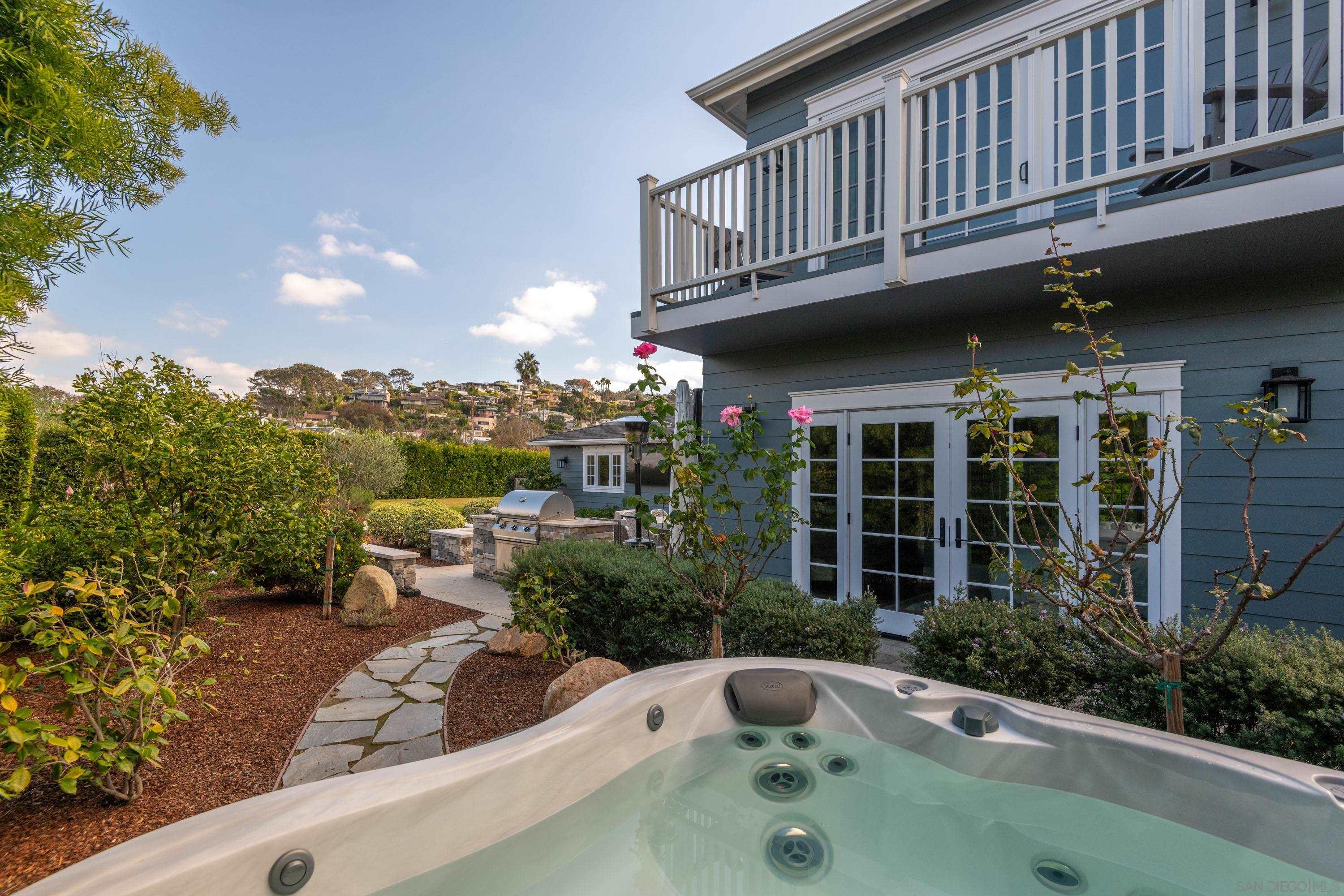 Detail Gallery Image 4 of 30 For 264  24th St., Del Mar,  CA 92014 - 4 Beds | 4 Baths
