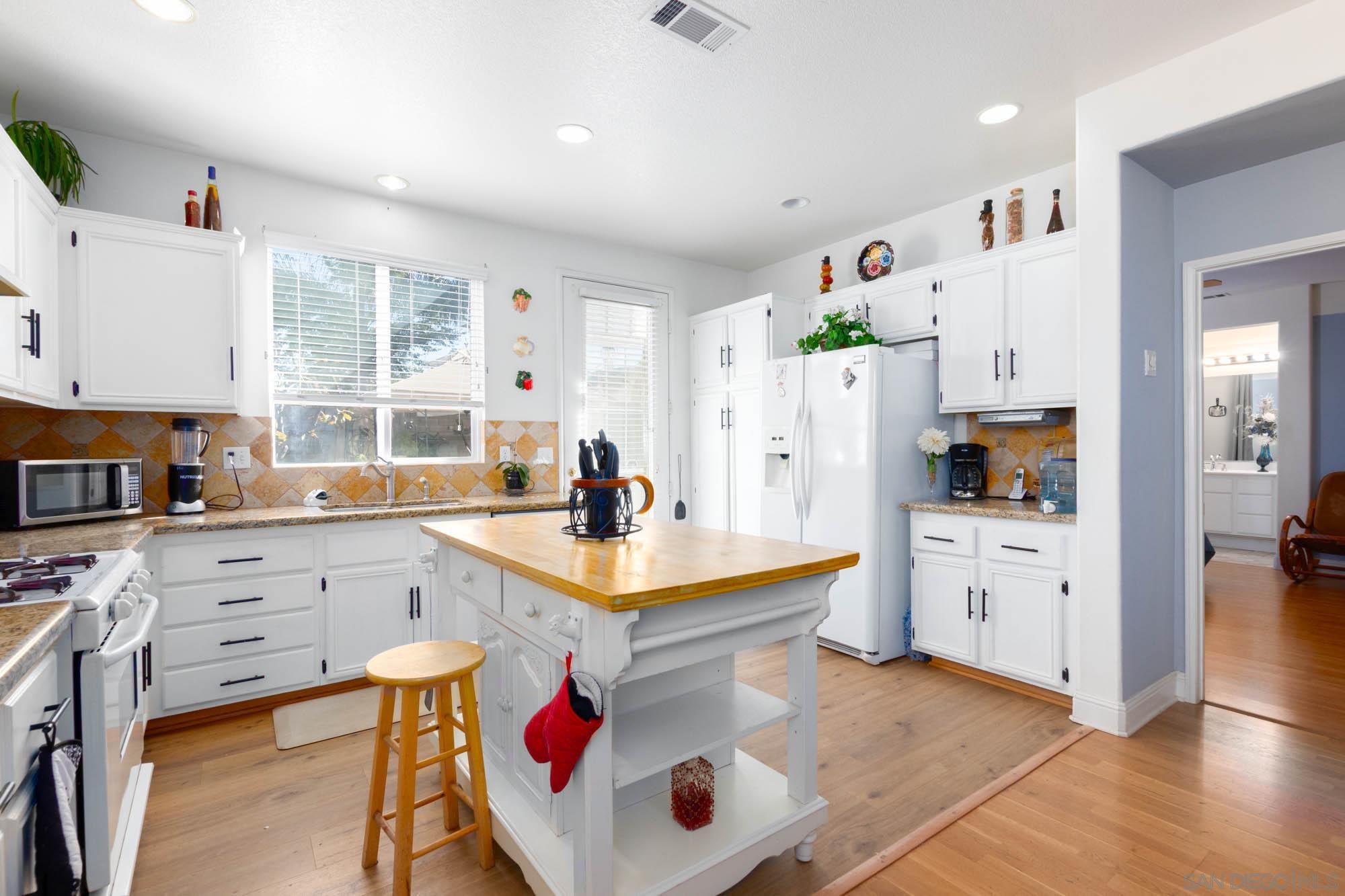 Detail Gallery Image 11 of 29 For 33134  Windward Way, Lake Elsinore,  CA 92530 - 4 Beds | 2 Baths