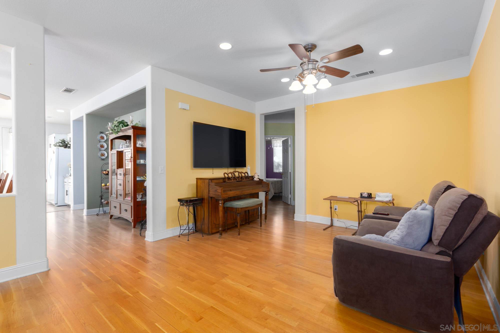 Detail Gallery Image 5 of 29 For 33134  Windward Way, Lake Elsinore,  CA 92530 - 4 Beds | 2 Baths