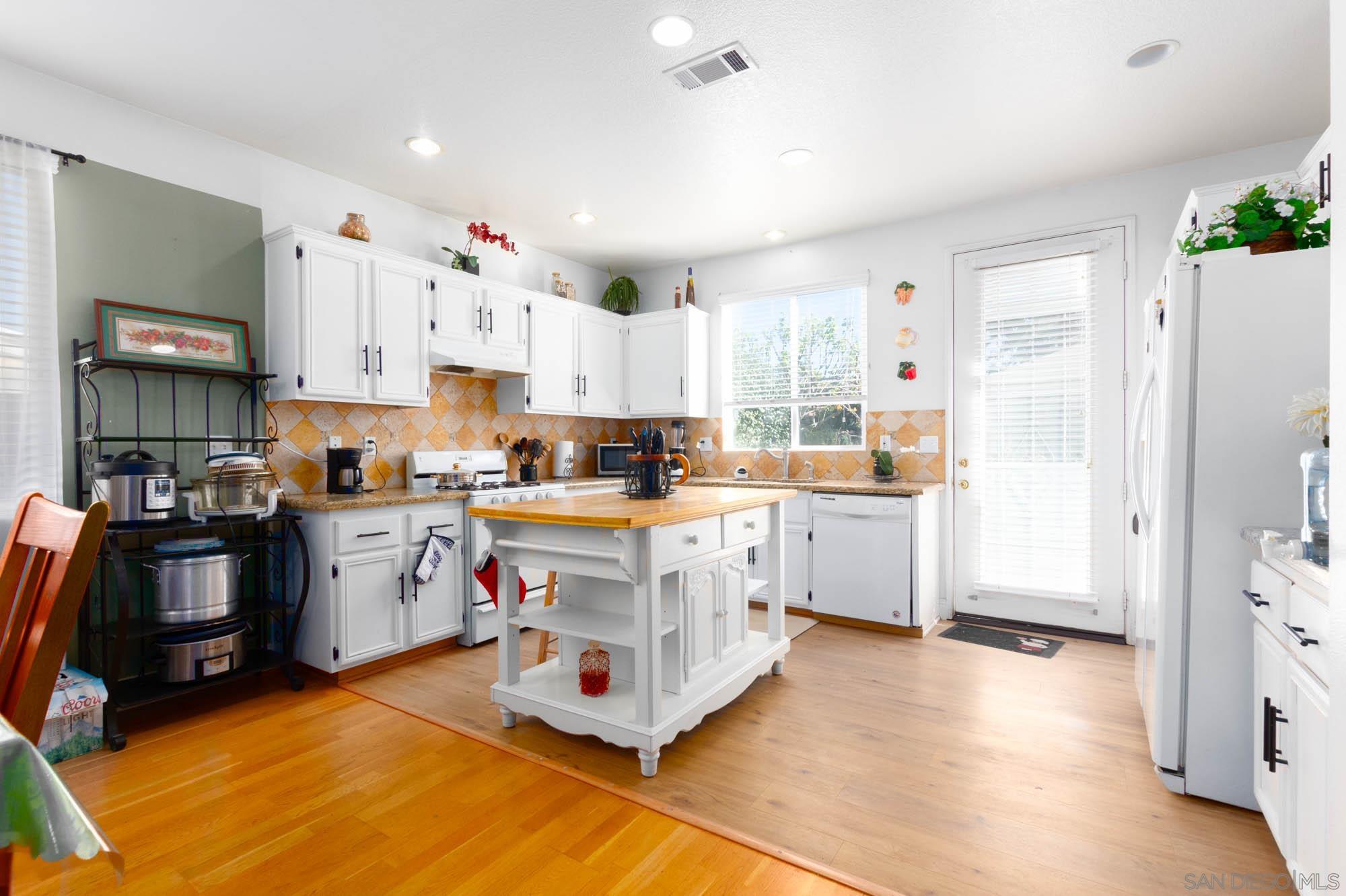 Detail Gallery Image 9 of 29 For 33134  Windward Way, Lake Elsinore,  CA 92530 - 4 Beds | 2 Baths