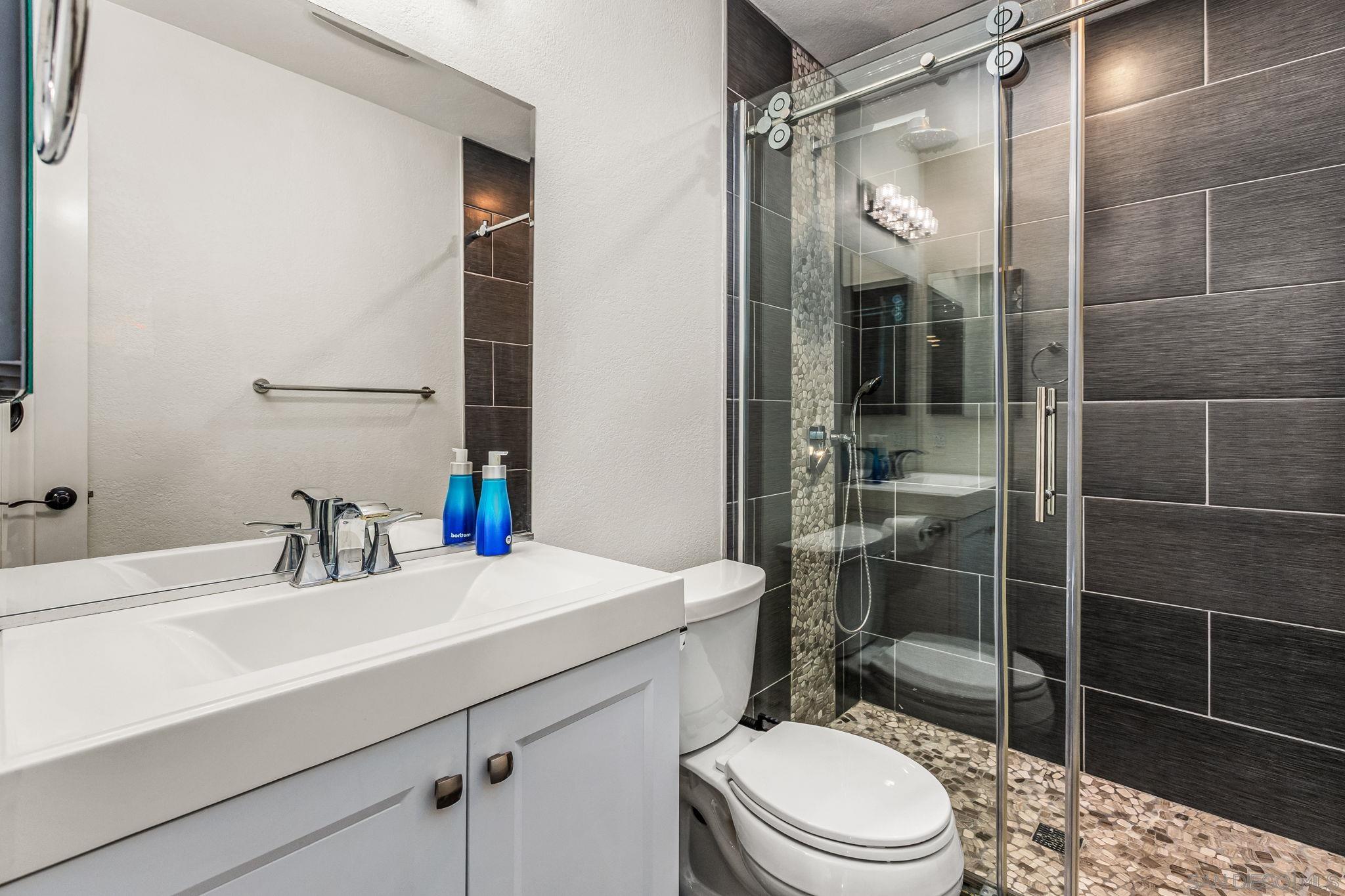 Detail Gallery Image 11 of 37 For 13010  Roundup Ave, San Diego,  CA 92129 - 6 Beds | 4 Baths