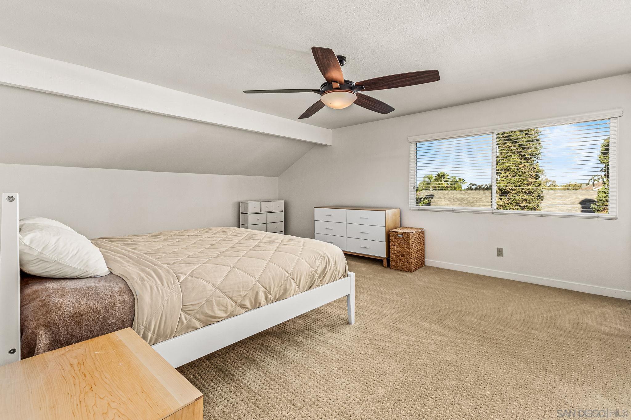 Detail Gallery Image 12 of 37 For 13010  Roundup Ave, San Diego,  CA 92129 - 6 Beds | 4 Baths