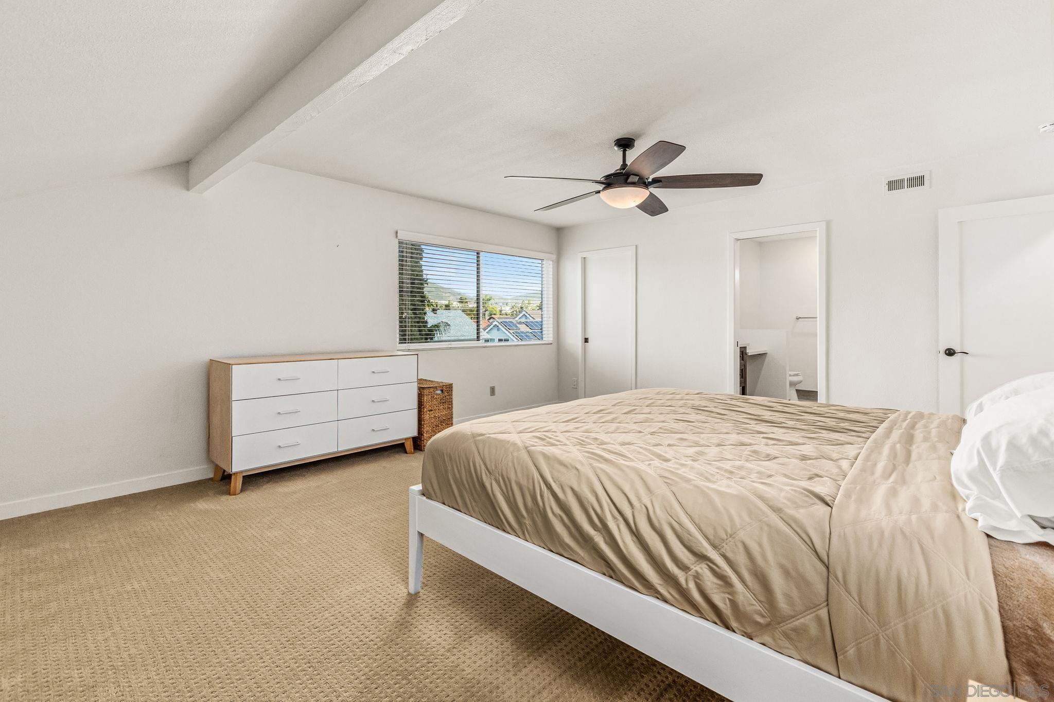 Detail Gallery Image 13 of 37 For 13010  Roundup Ave, San Diego,  CA 92129 - 6 Beds | 4 Baths