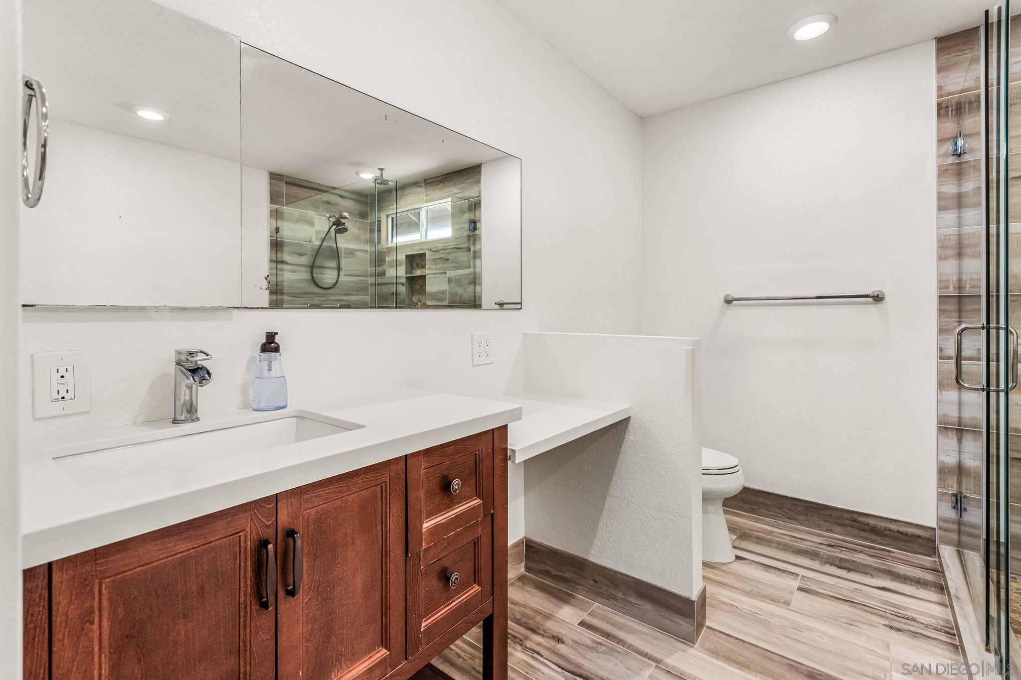 Detail Gallery Image 15 of 37 For 13010  Roundup Ave, San Diego,  CA 92129 - 6 Beds | 4 Baths