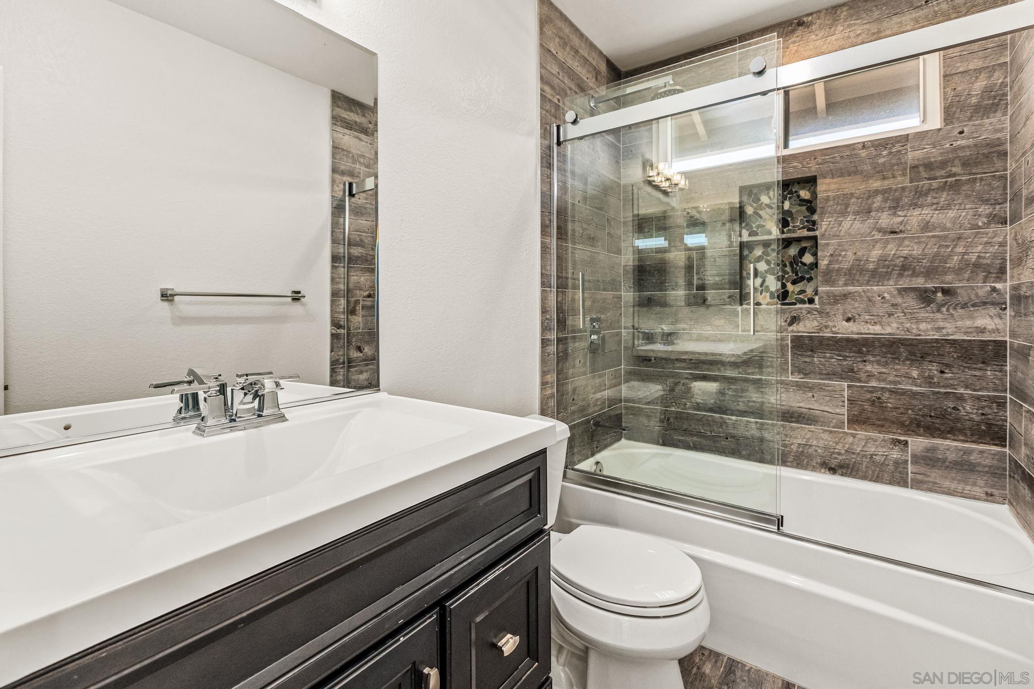 Detail Gallery Image 19 of 37 For 13010  Roundup Ave, San Diego,  CA 92129 - 6 Beds | 4 Baths