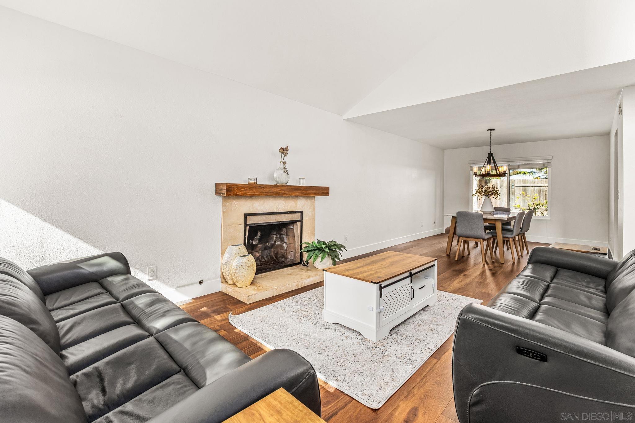 Detail Gallery Image 3 of 37 For 13010  Roundup Ave, San Diego,  CA 92129 - 6 Beds | 4 Baths