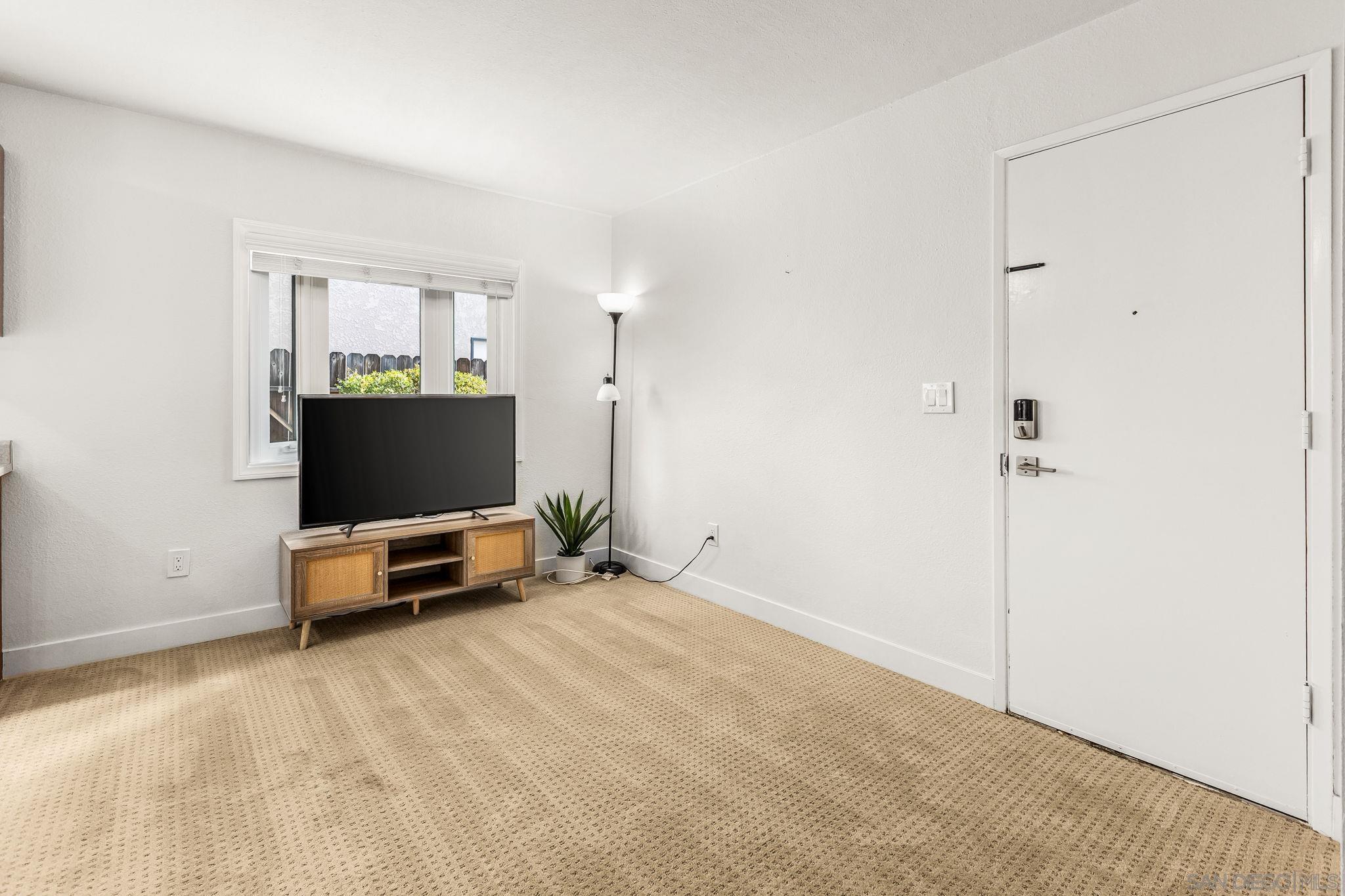 Detail Gallery Image 24 of 37 For 13010  Roundup Ave, San Diego,  CA 92129 - 6 Beds | 4 Baths