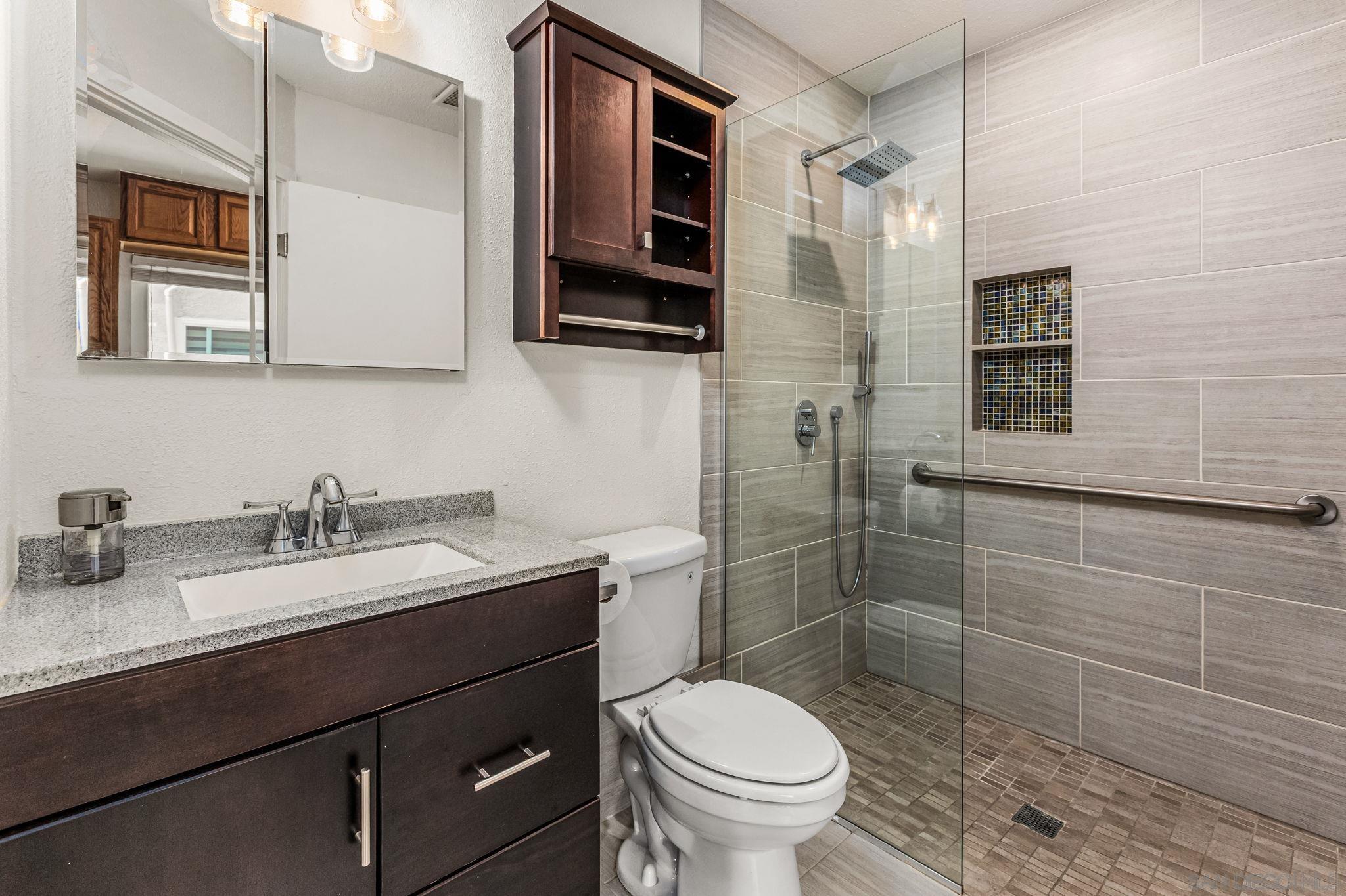 Detail Gallery Image 27 of 37 For 13010  Roundup Ave, San Diego,  CA 92129 - 6 Beds | 4 Baths