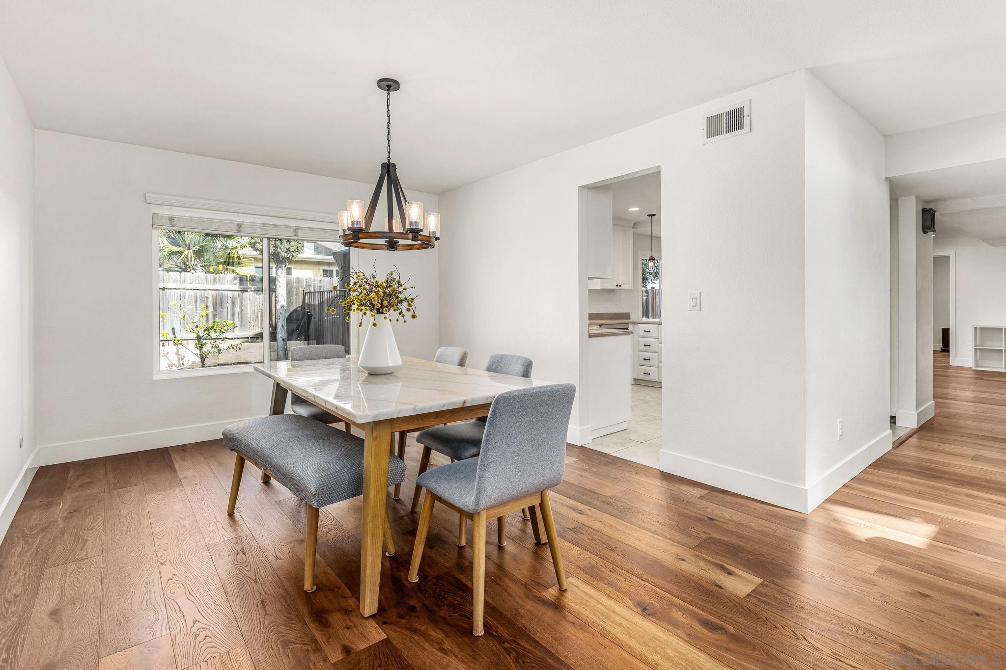 Detail Gallery Image 4 of 37 For 13010  Roundup Ave, San Diego,  CA 92129 - 6 Beds | 4 Baths